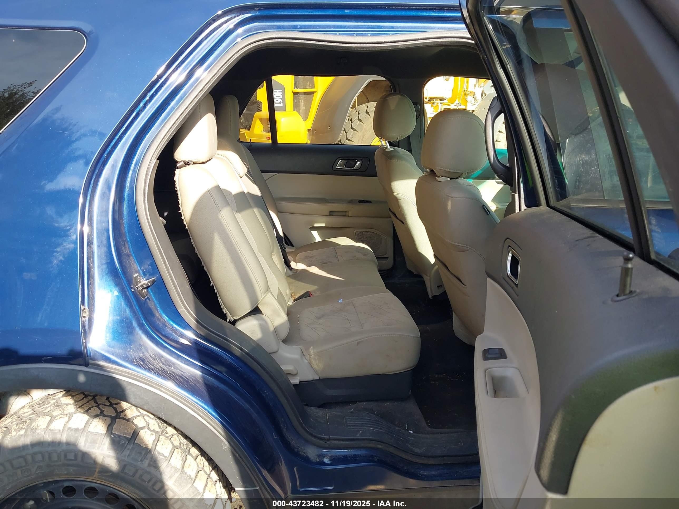 FORD EXPLORER image 8