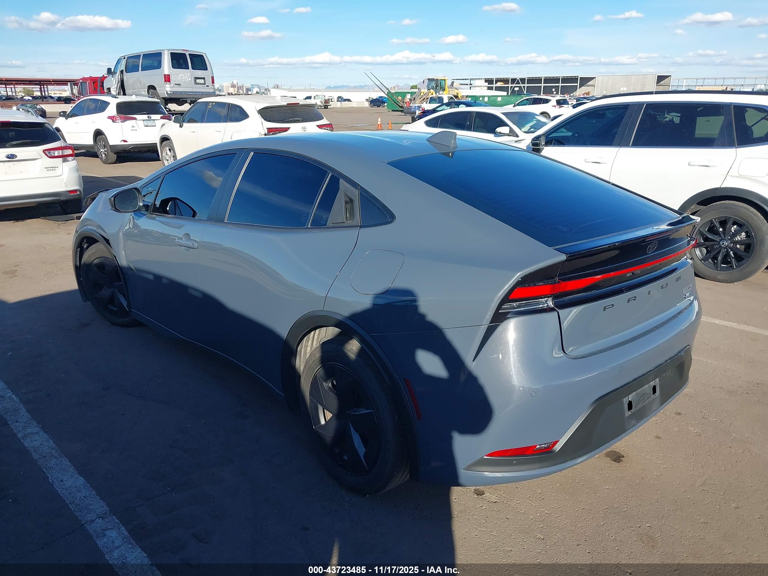 TOYOTA PRIUS image 3