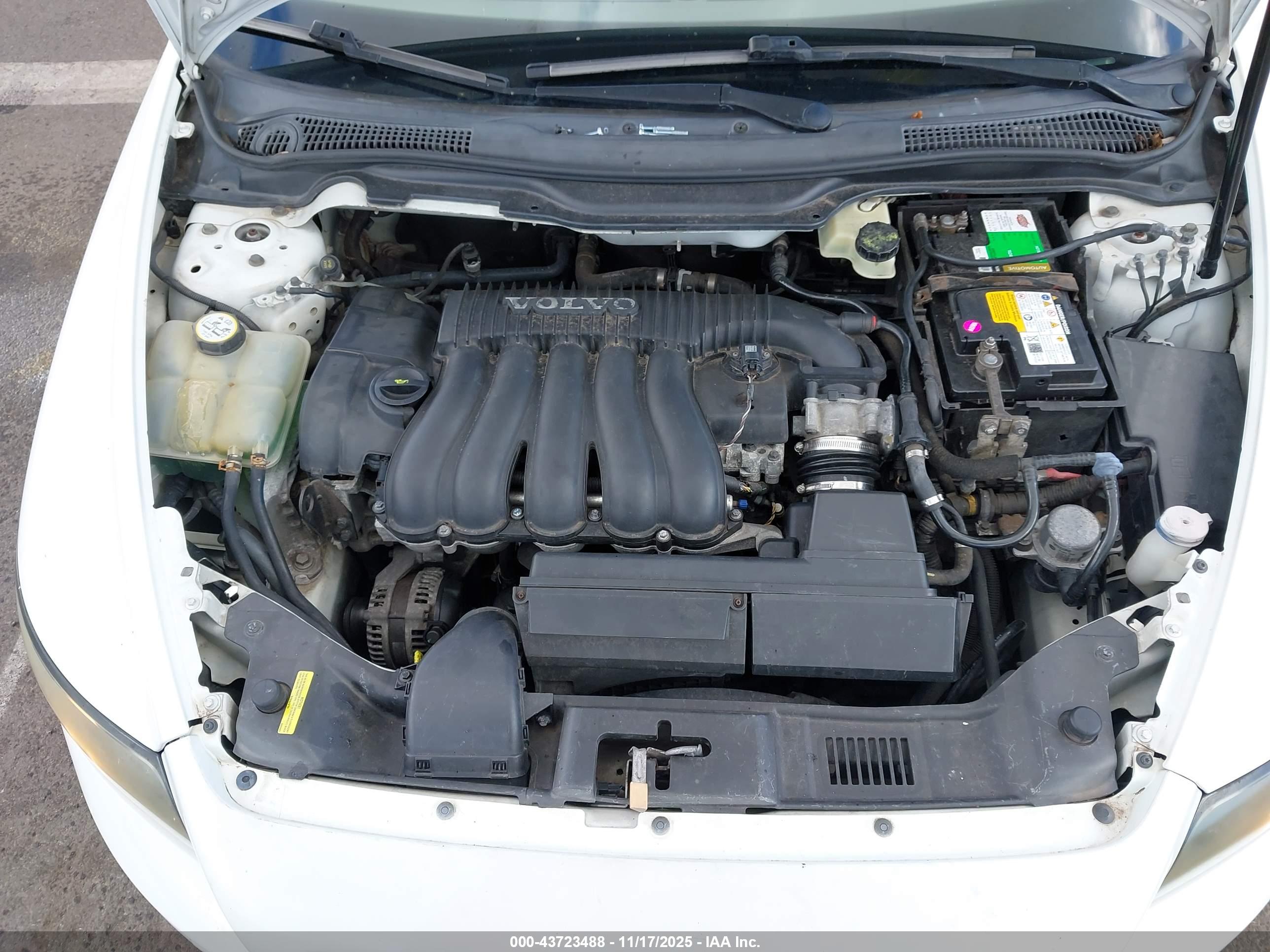 VOLVO V50 image 10