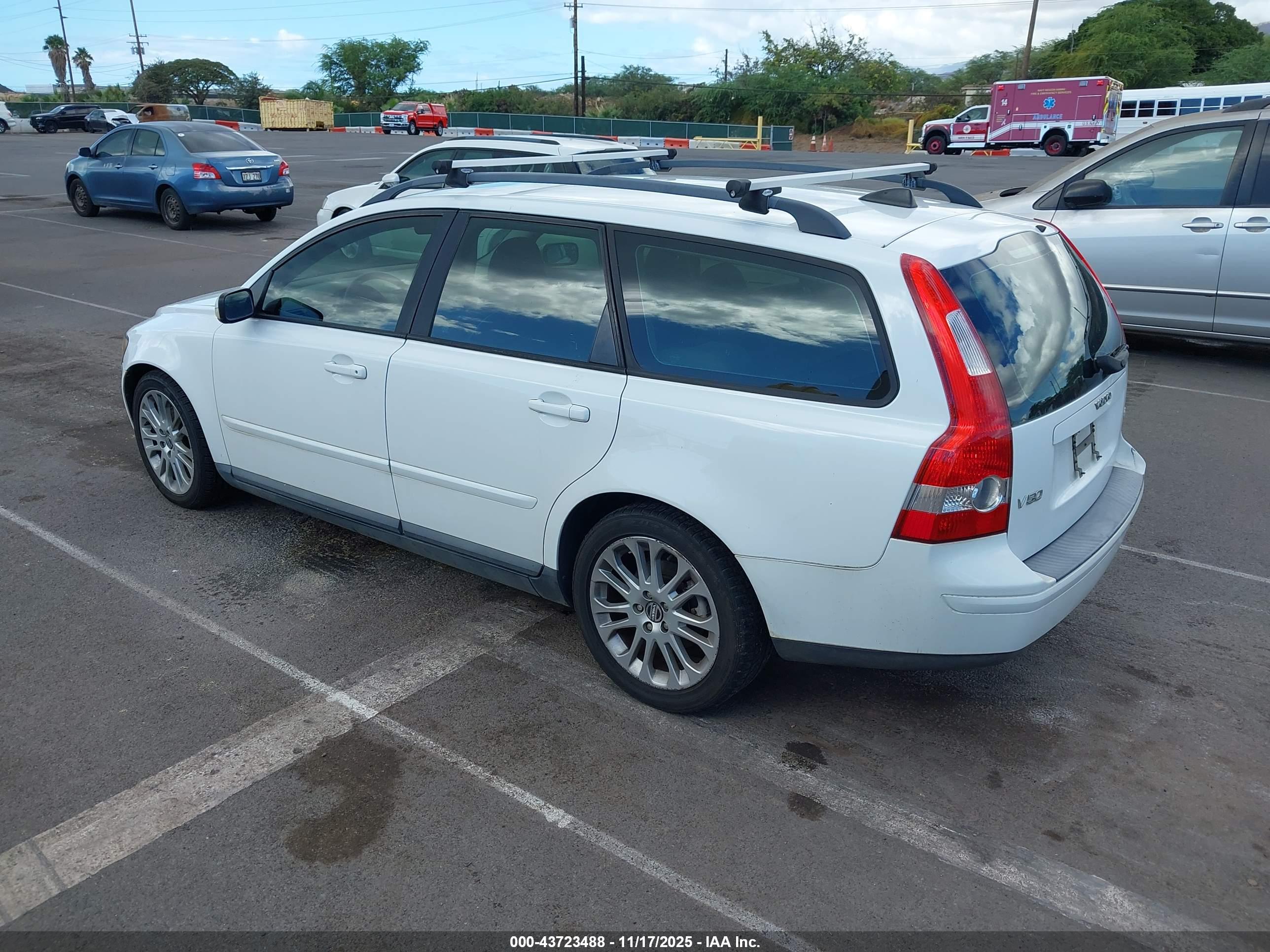 VOLVO V50 image 3