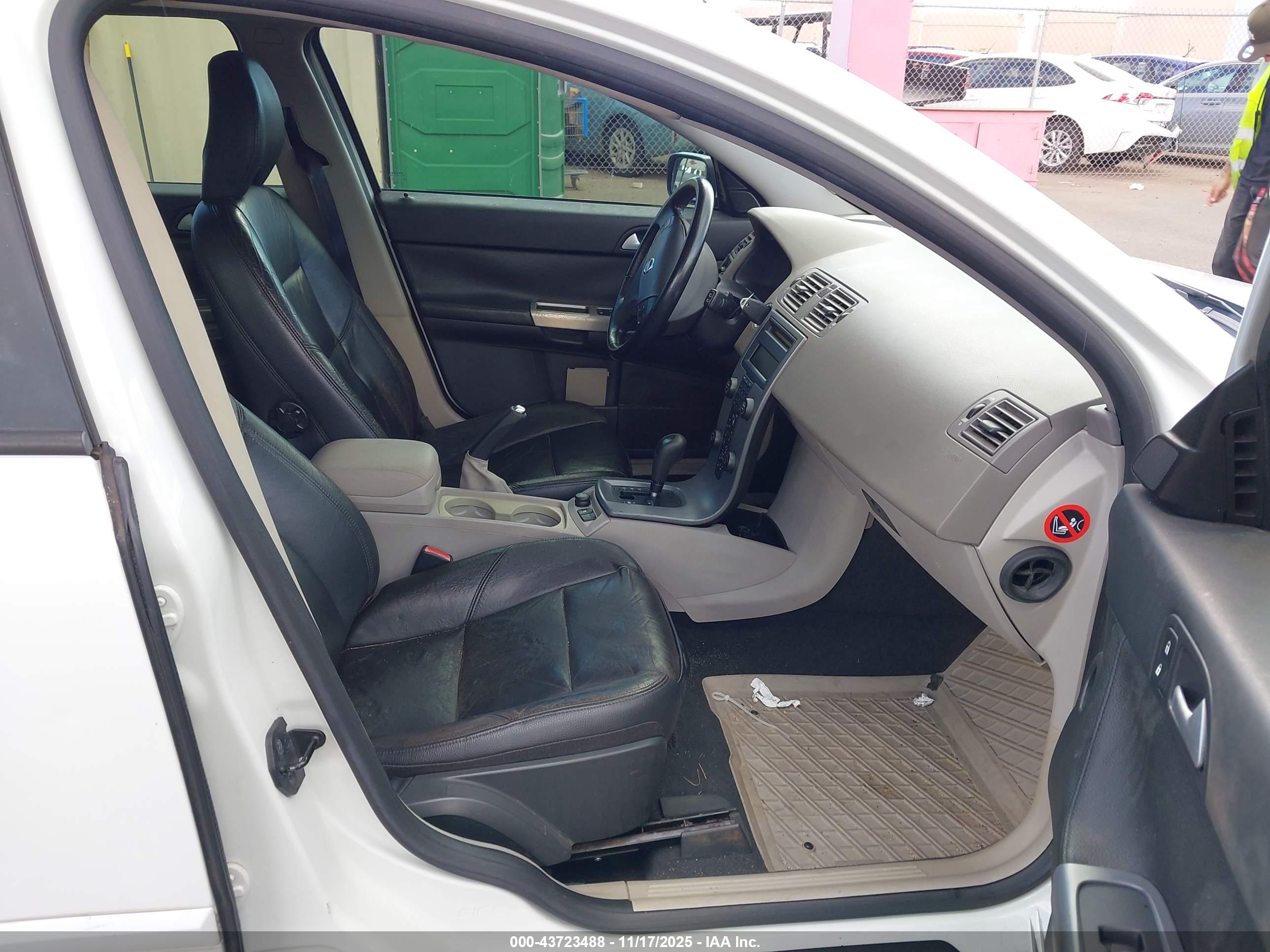 VOLVO V50 image 5