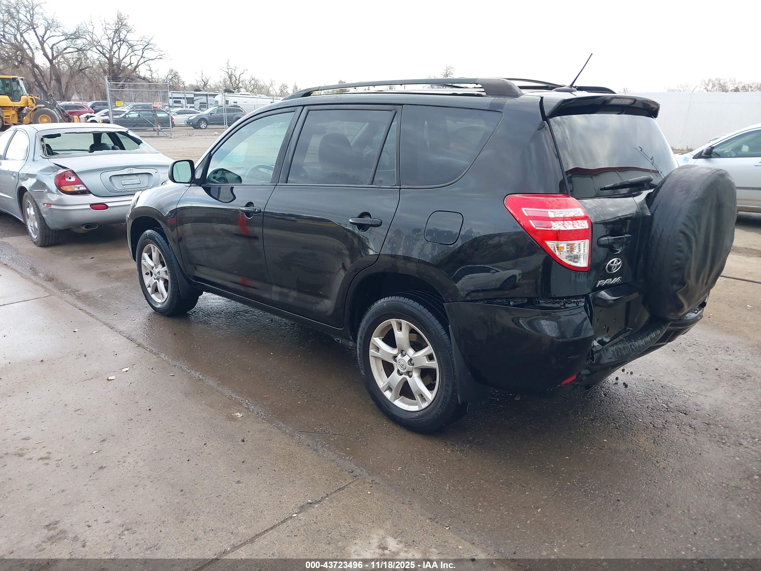 TOYOTA RAV4 image 3