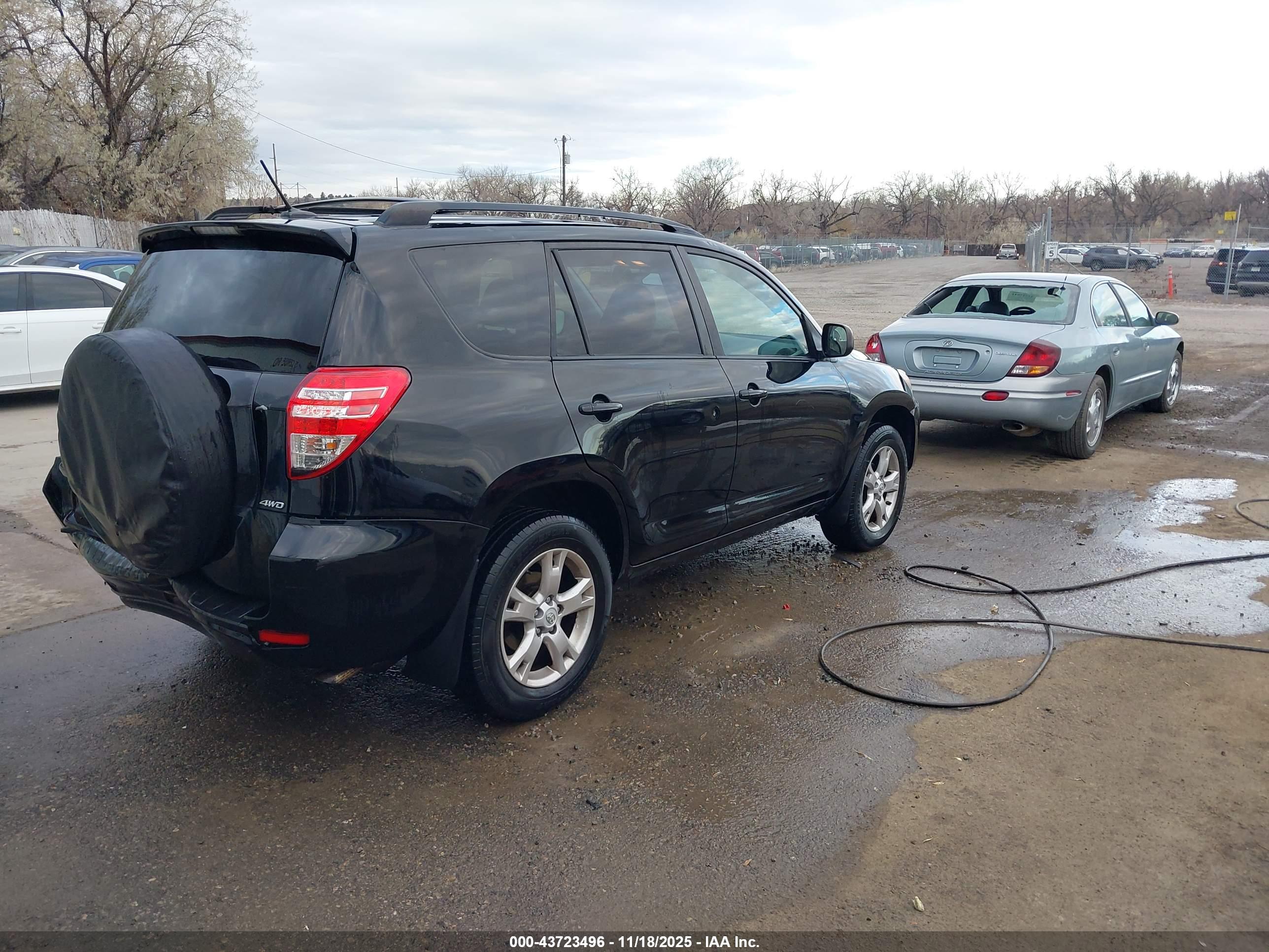 TOYOTA RAV4 image 4