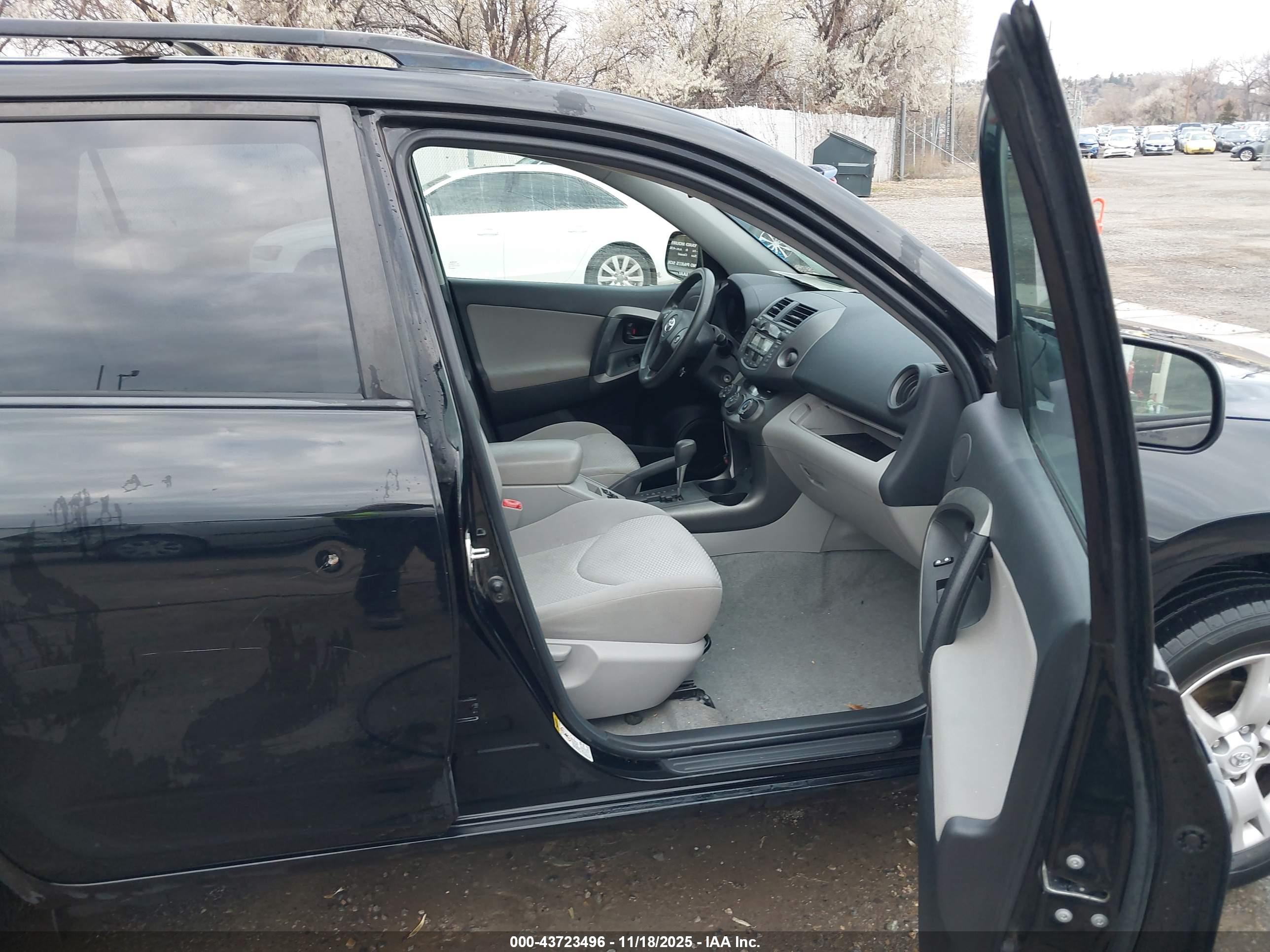 TOYOTA RAV4 image 5