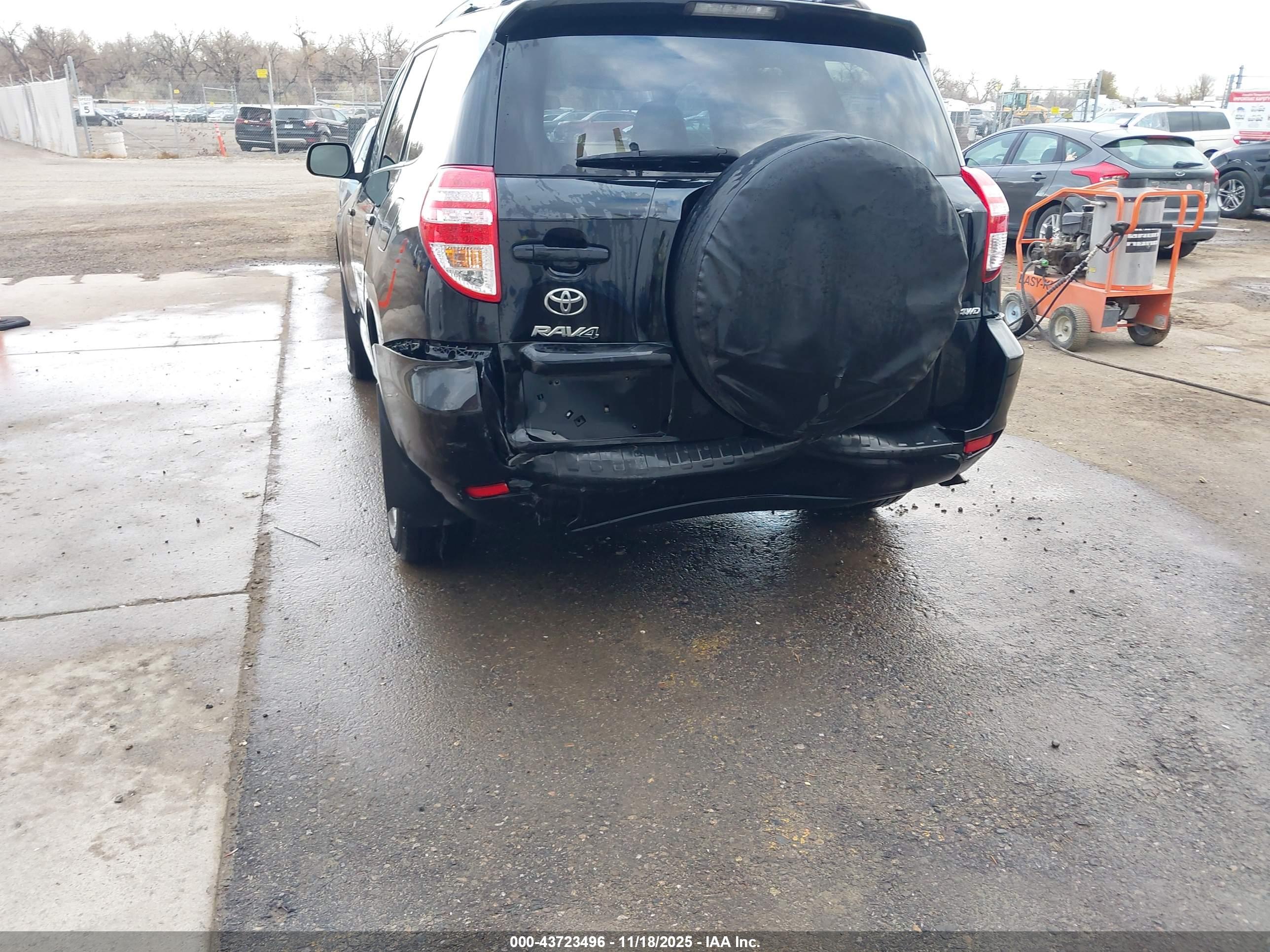 TOYOTA RAV4 image 6