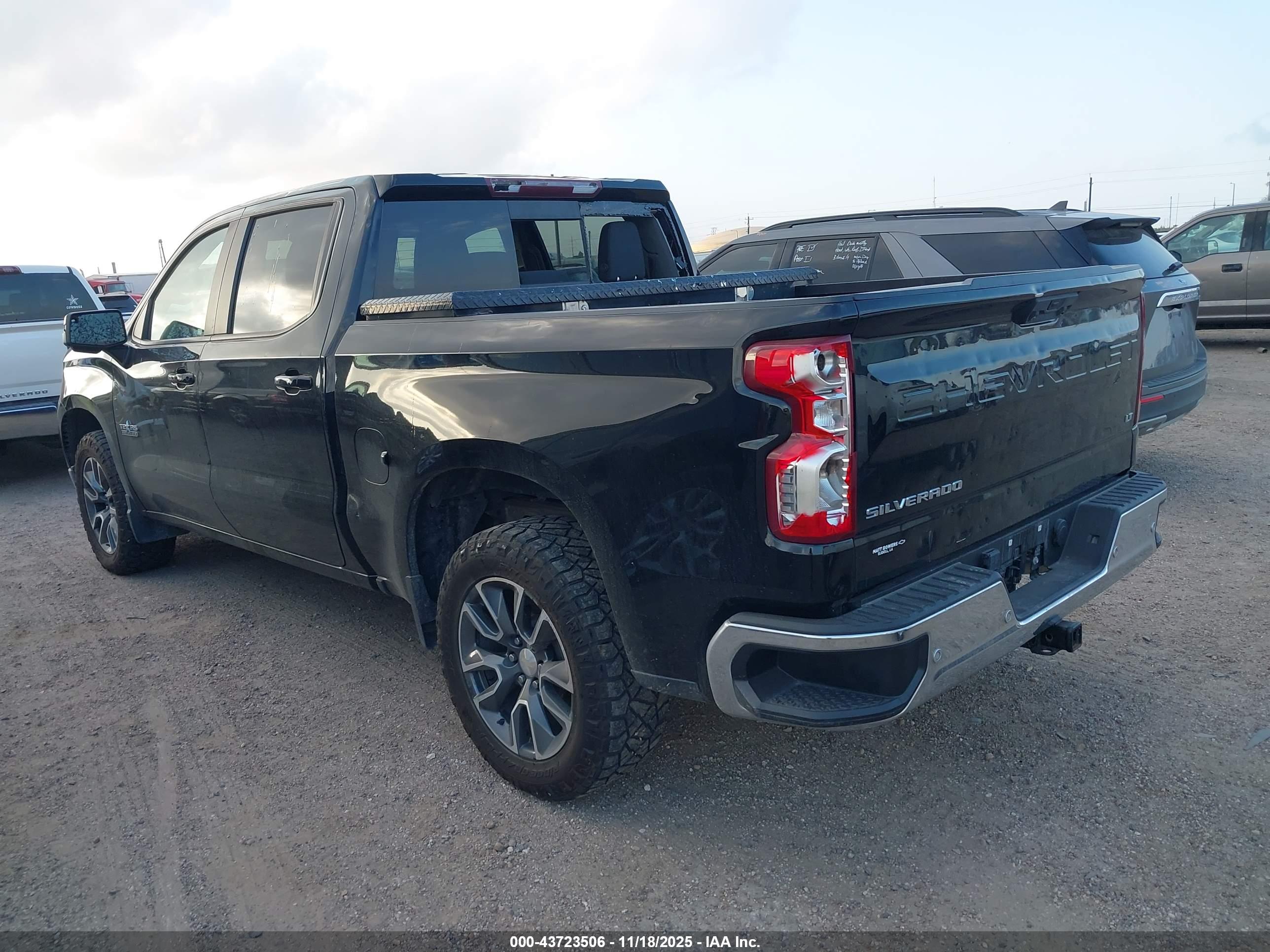 CHEVROLET SILVERADO image 3