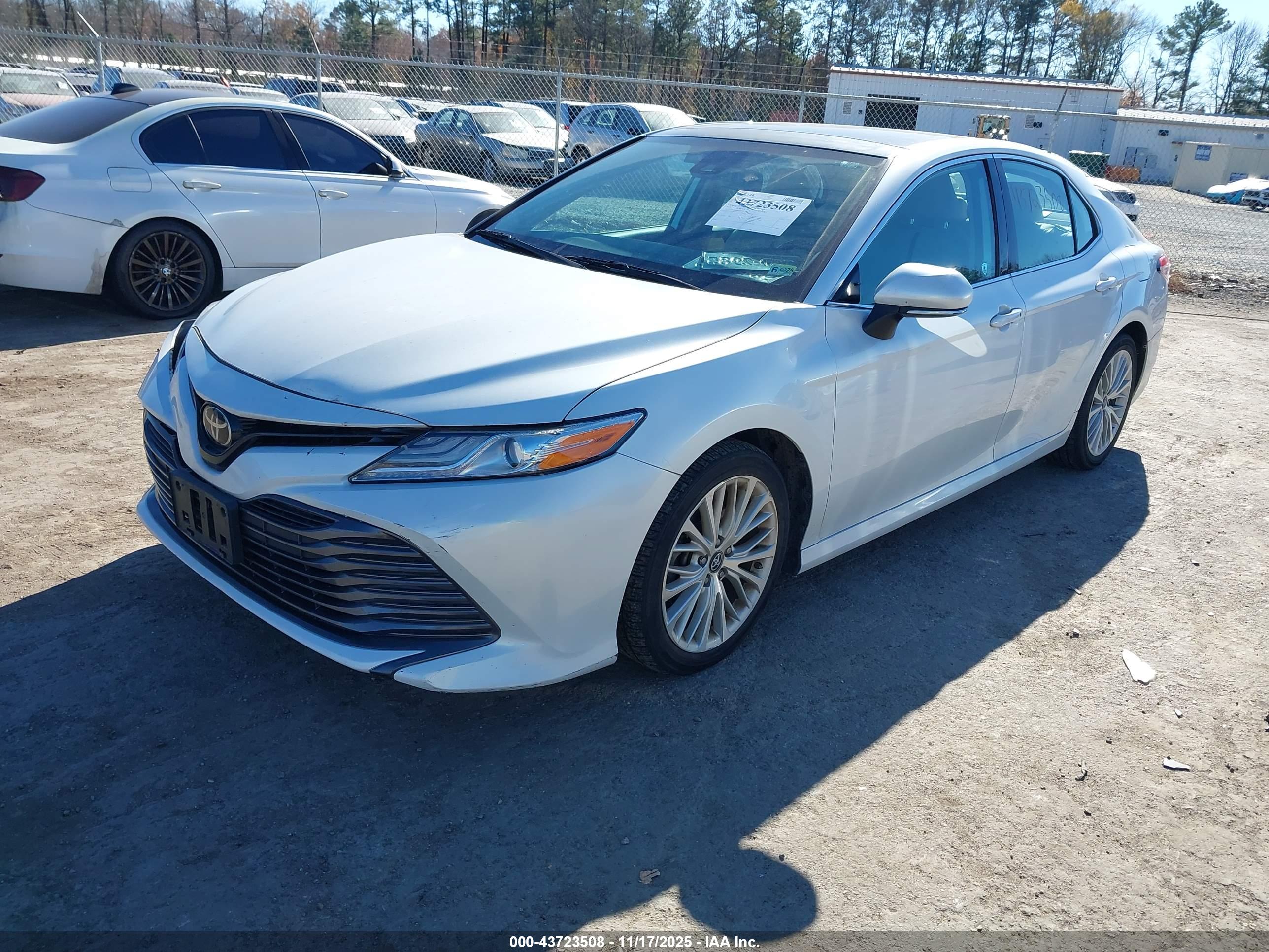 TOYOTA CAMRY image 2