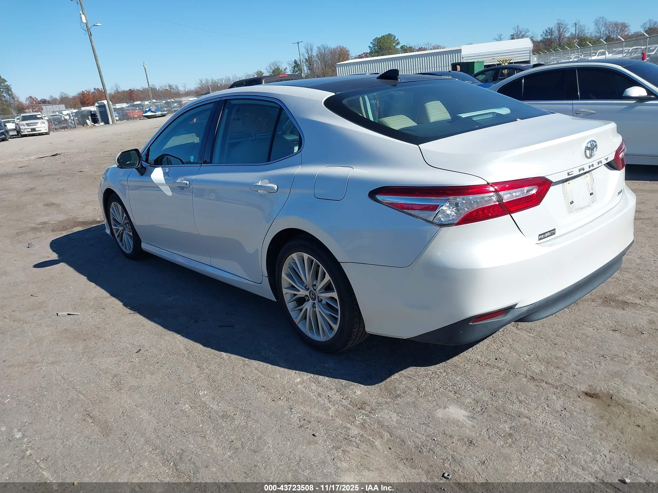 TOYOTA CAMRY image 3