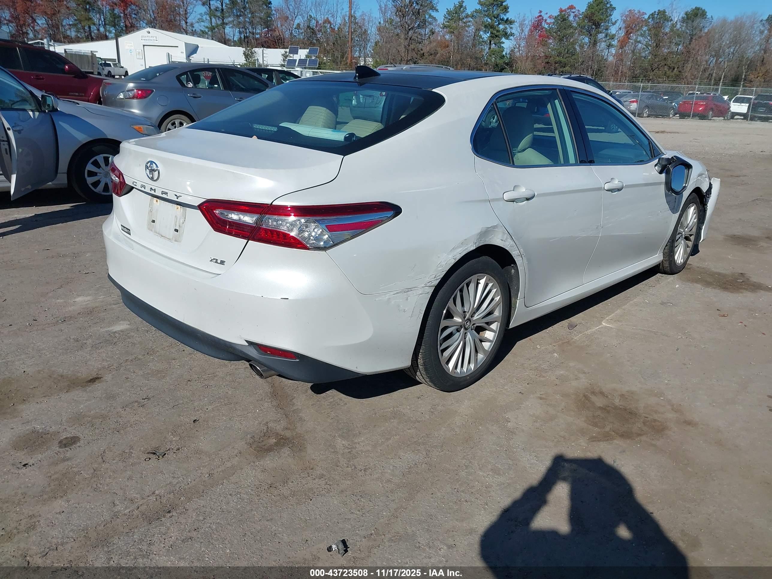 TOYOTA CAMRY image 4