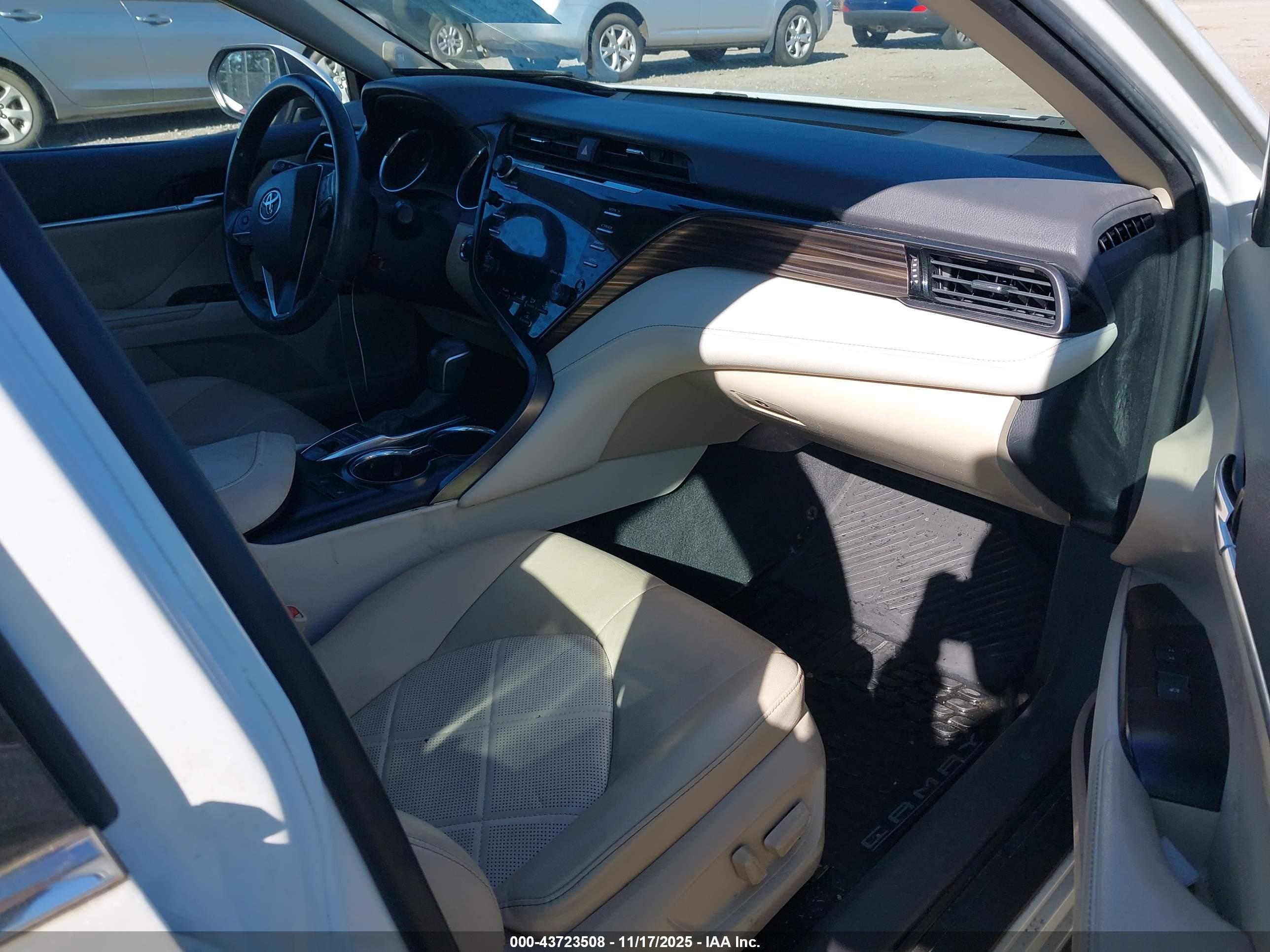 TOYOTA CAMRY image 5