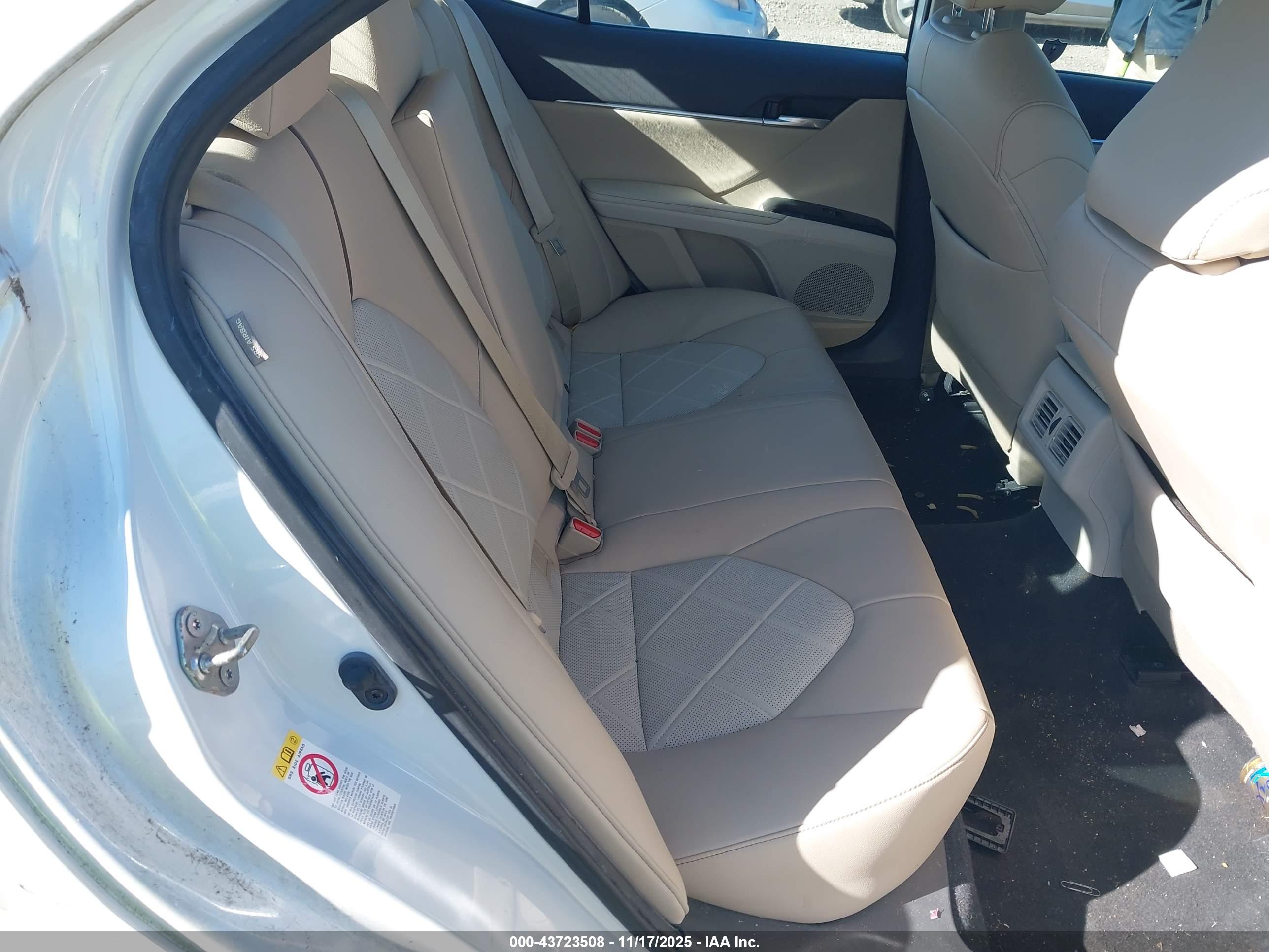 TOYOTA CAMRY image 8