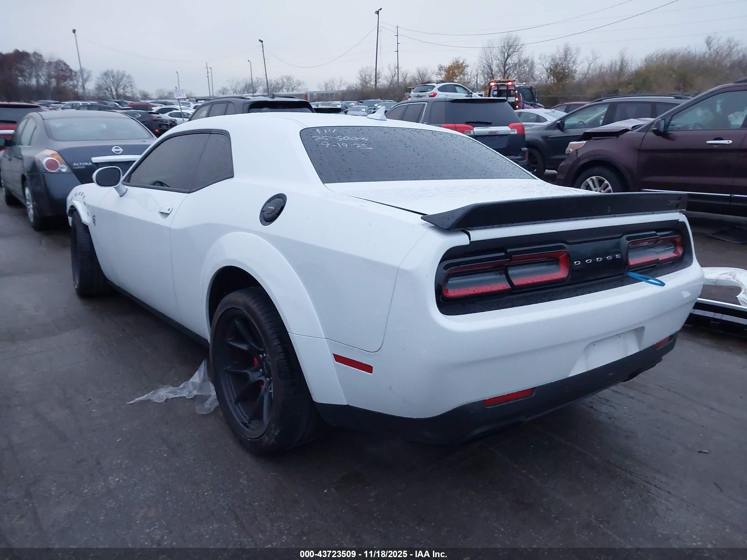 DODGE CHALLENGER image 3
