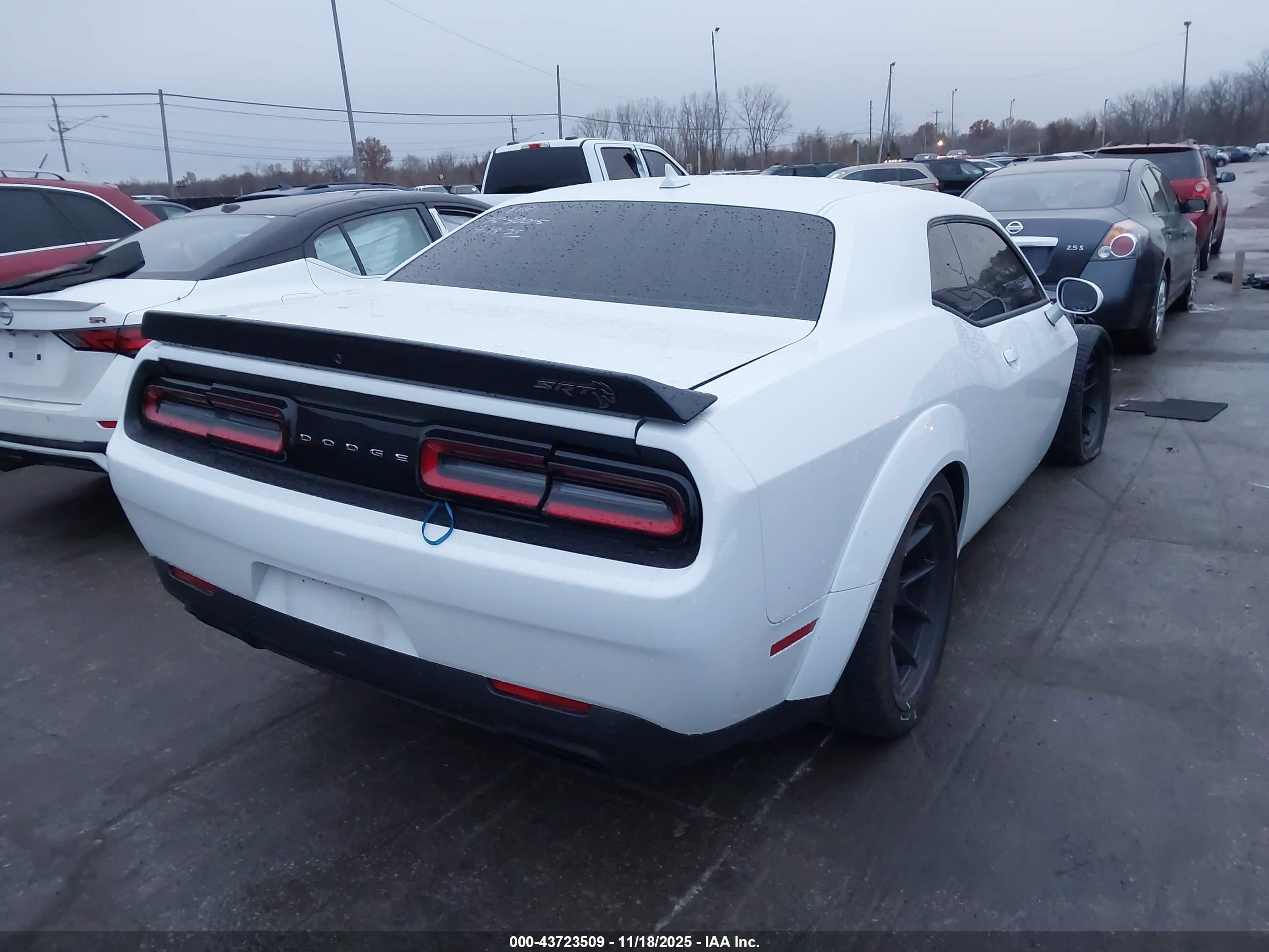 DODGE CHALLENGER image 4
