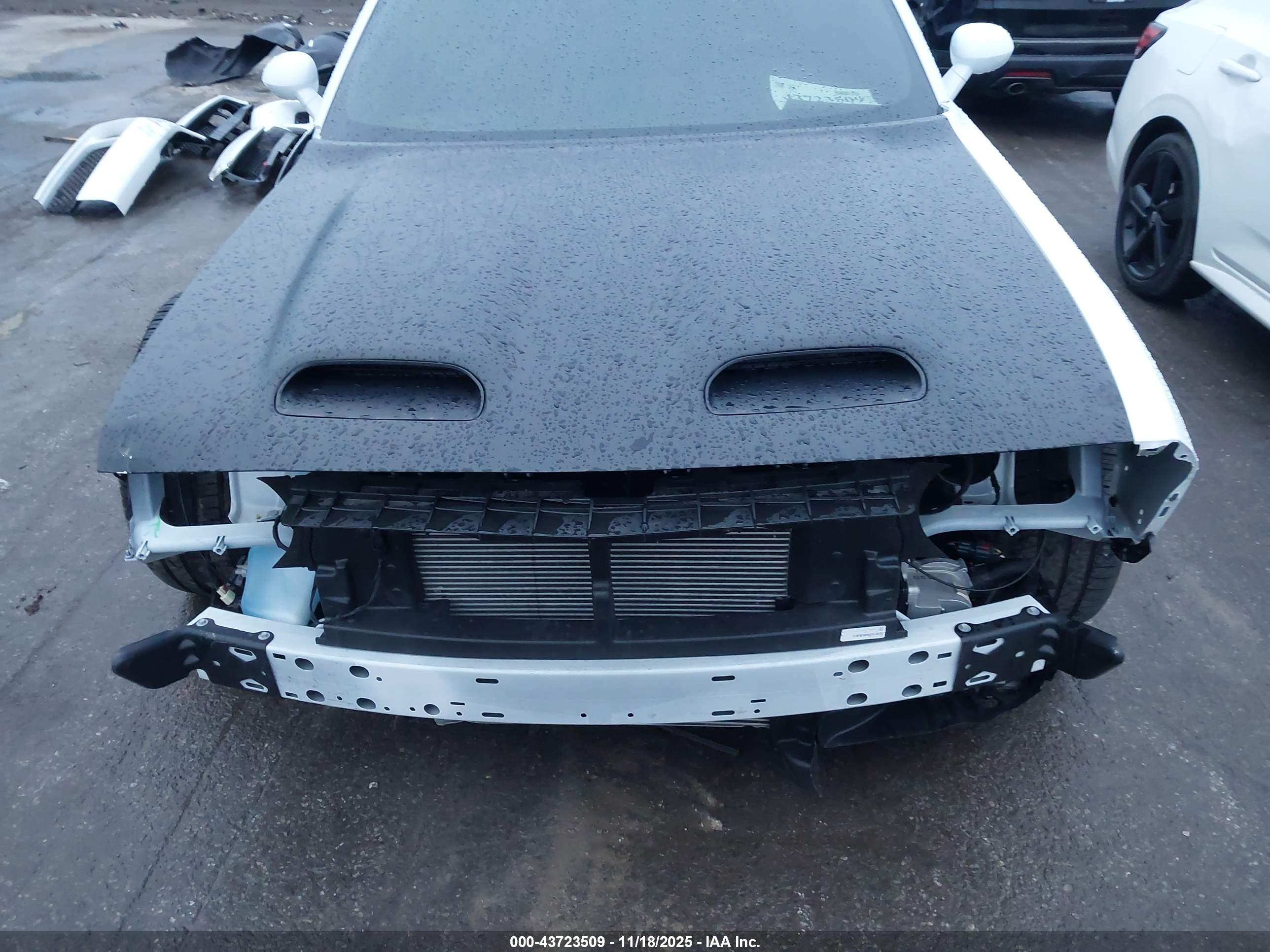 DODGE CHALLENGER image 6