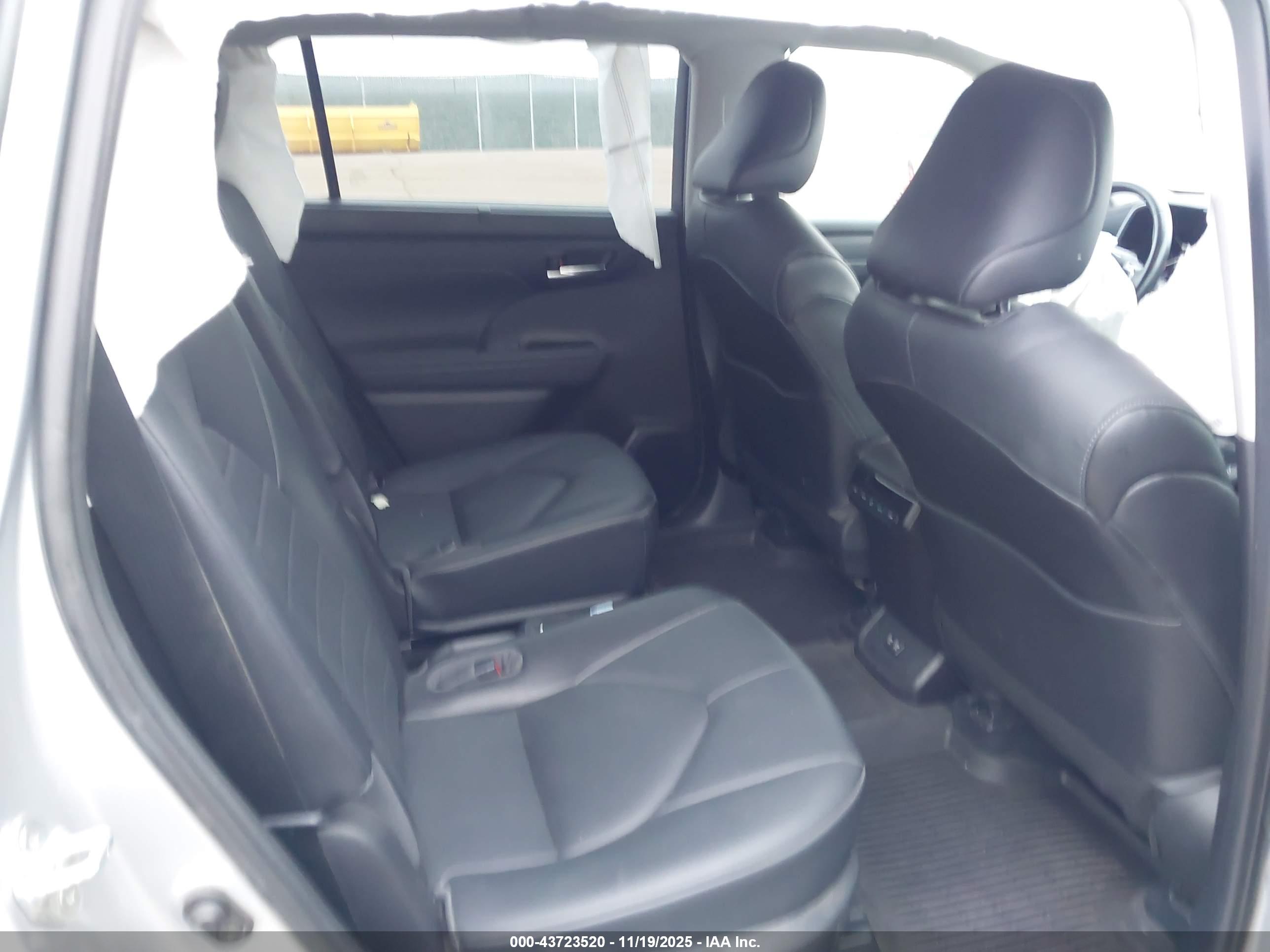 TOYOTA HIGHLANDER image 8