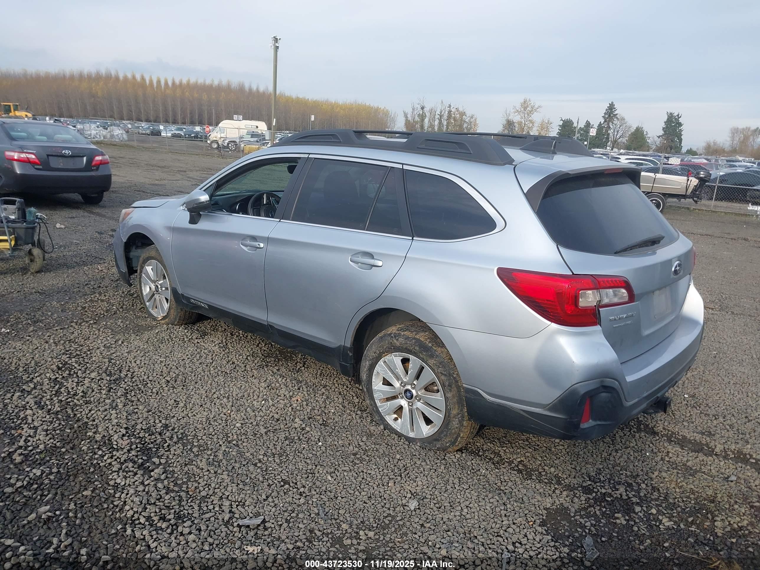 SUBARU OUTBACK image 3