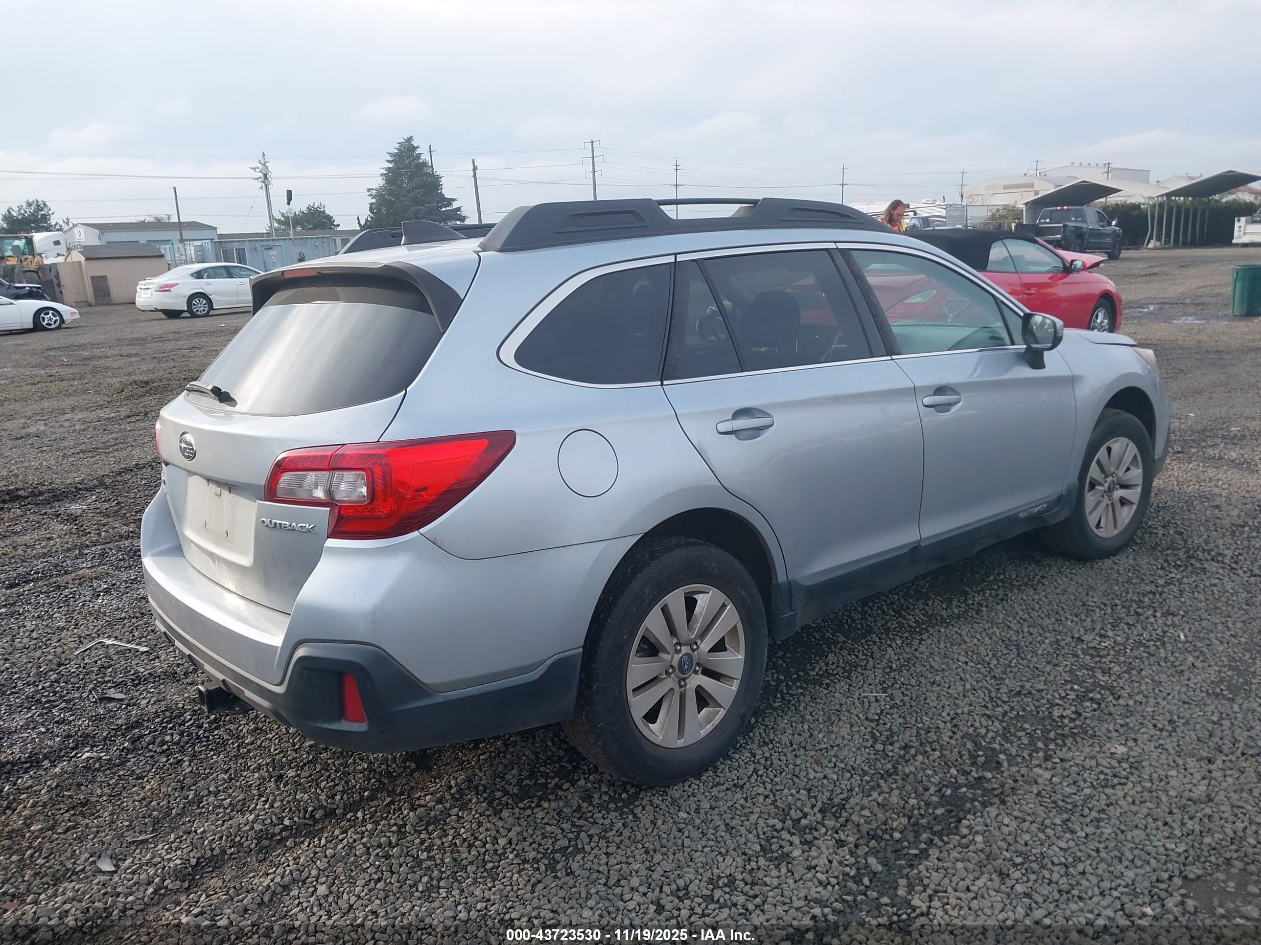 SUBARU OUTBACK image 4