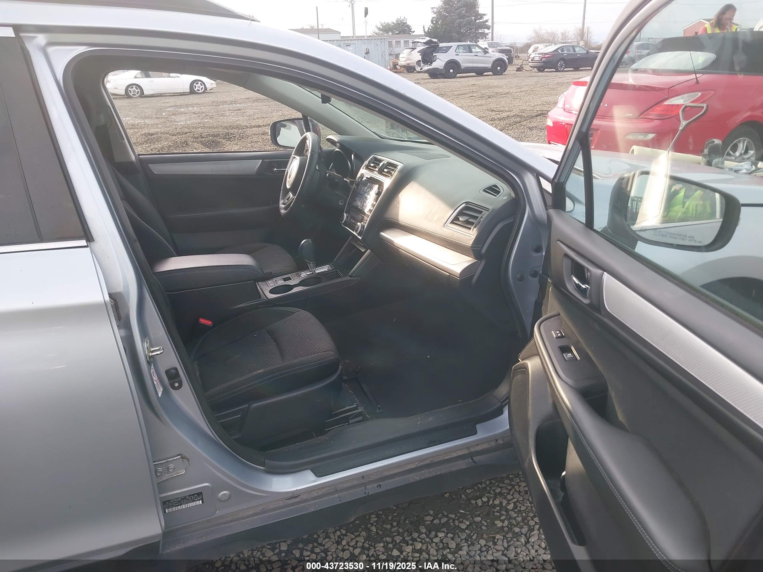 SUBARU OUTBACK image 5