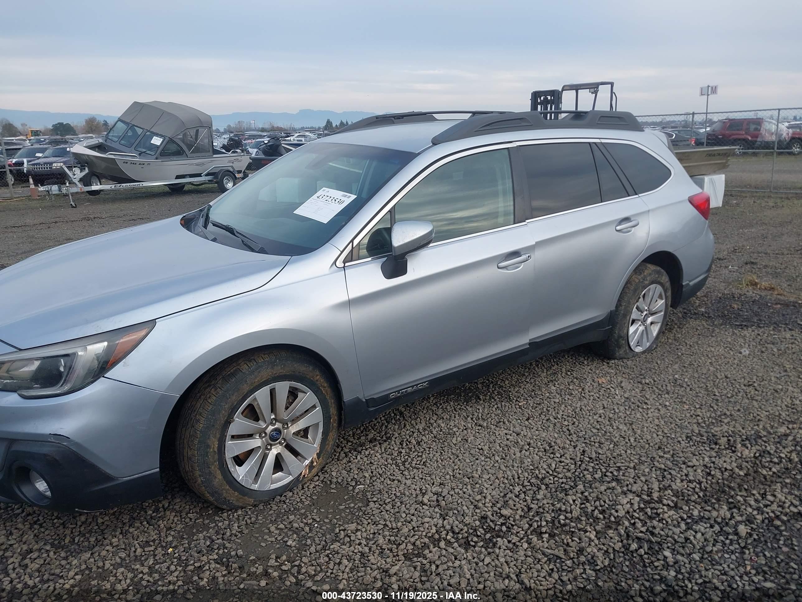 SUBARU OUTBACK image 6
