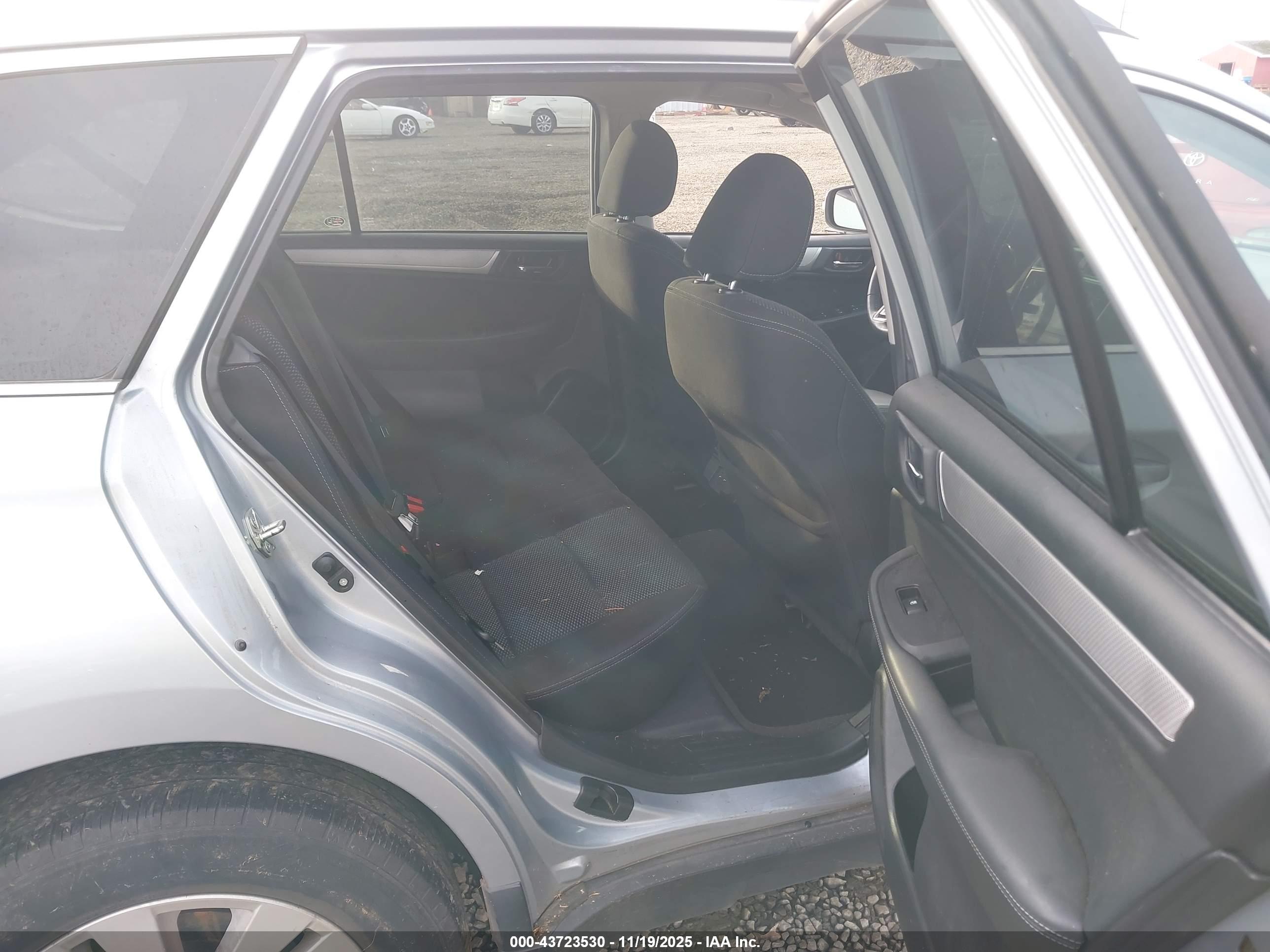 SUBARU OUTBACK image 8