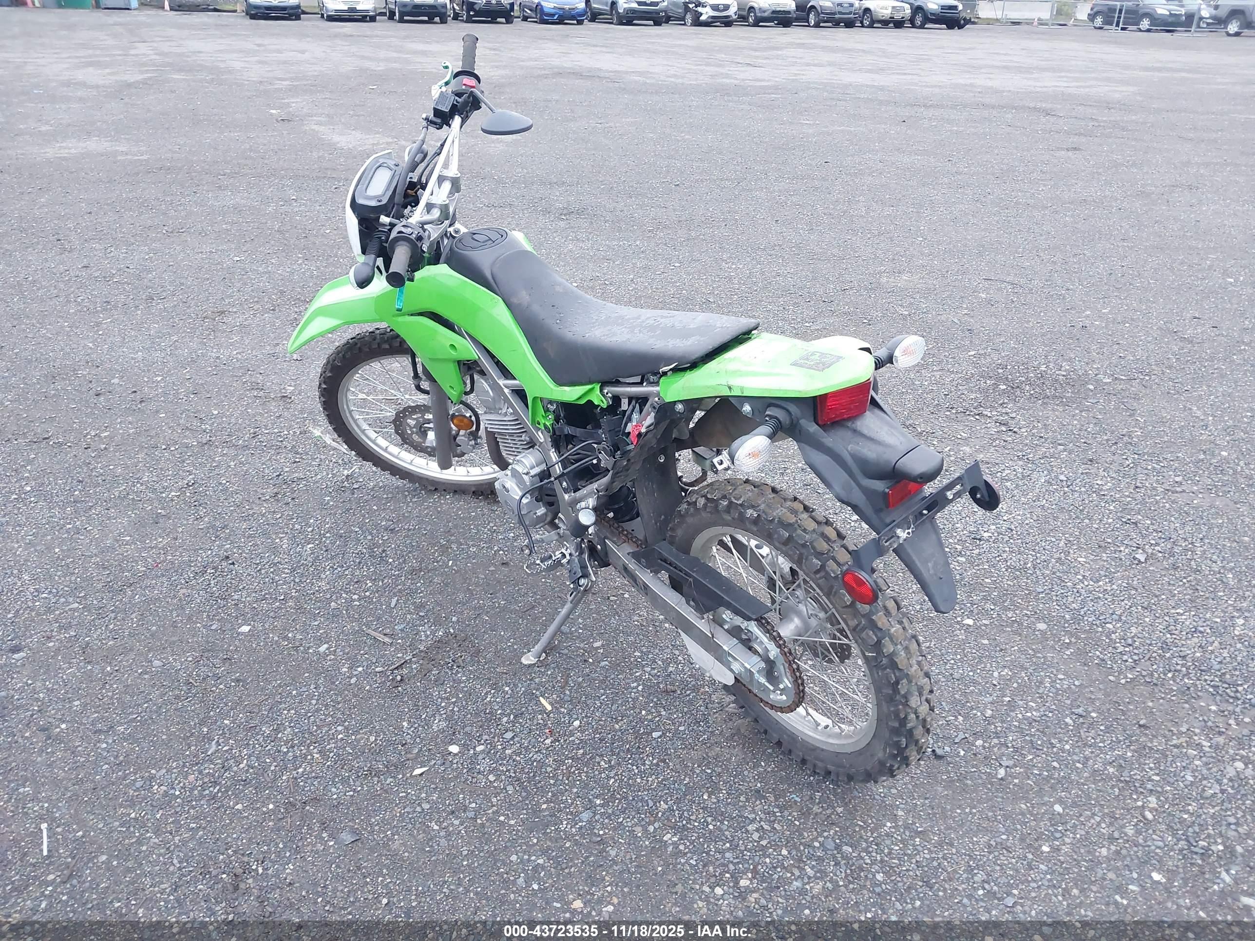 KAWASAKI KLX230 image 3
