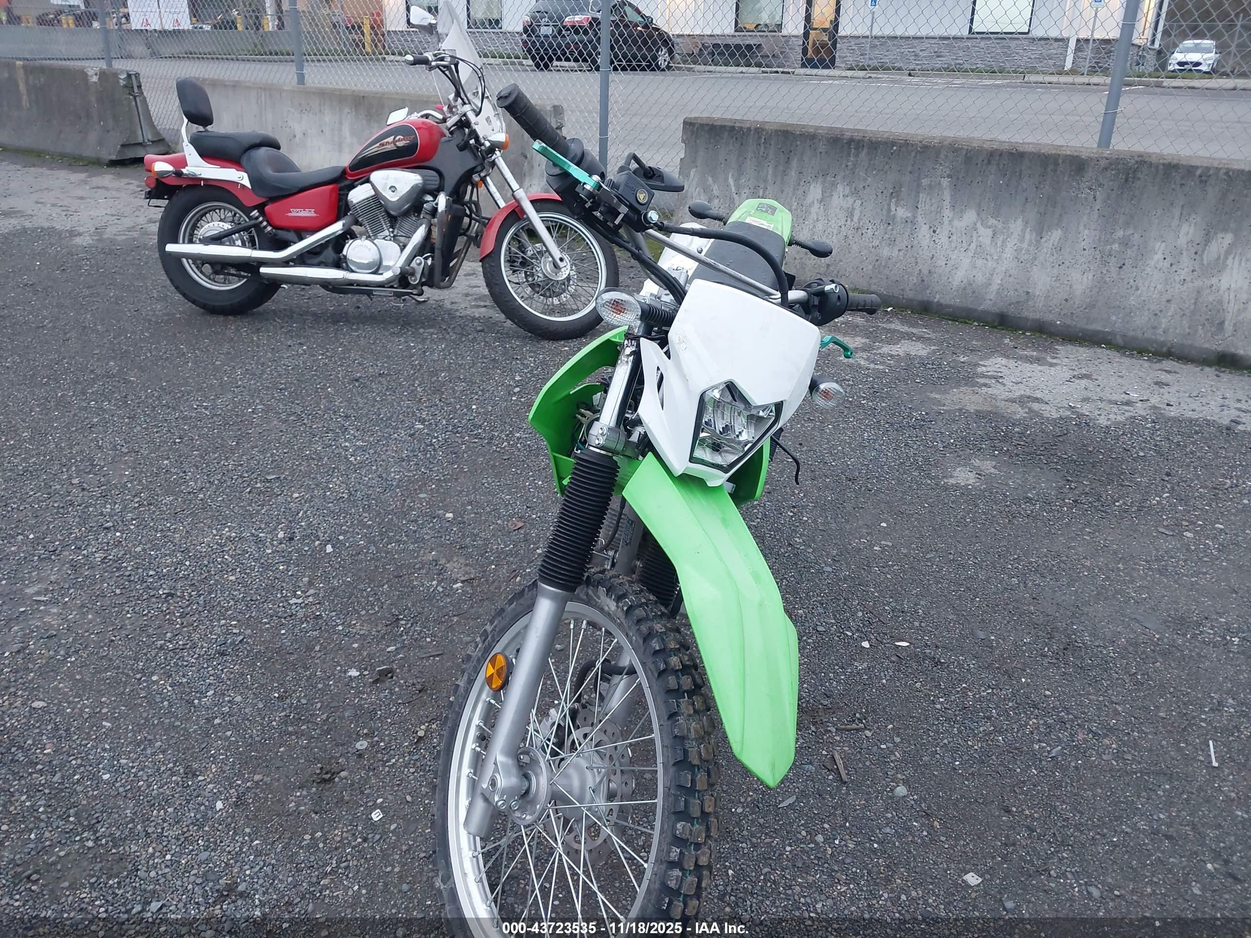 KAWASAKI KLX230 image 5