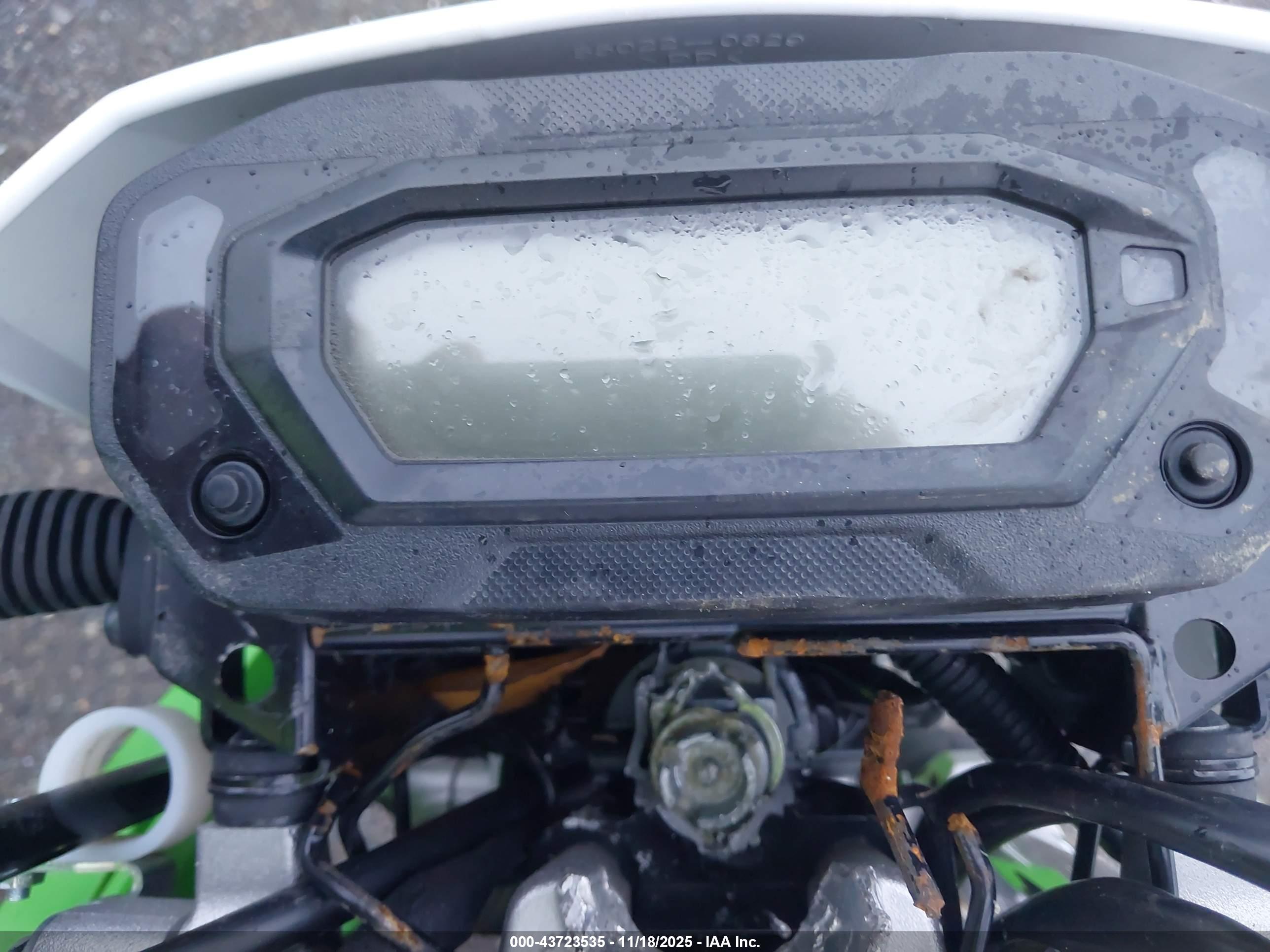 KAWASAKI KLX230 image 7