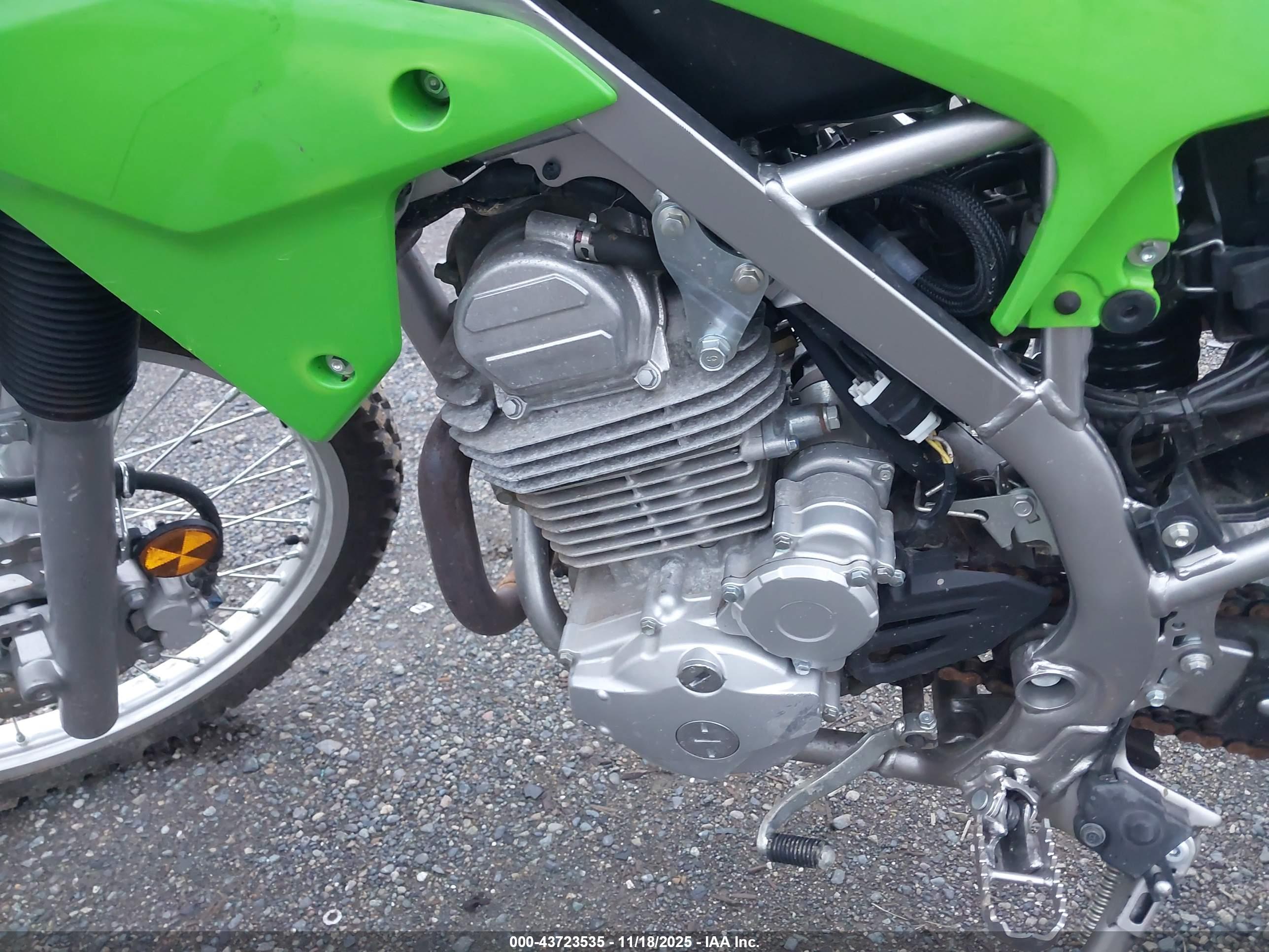 KAWASAKI KLX230 image 9
