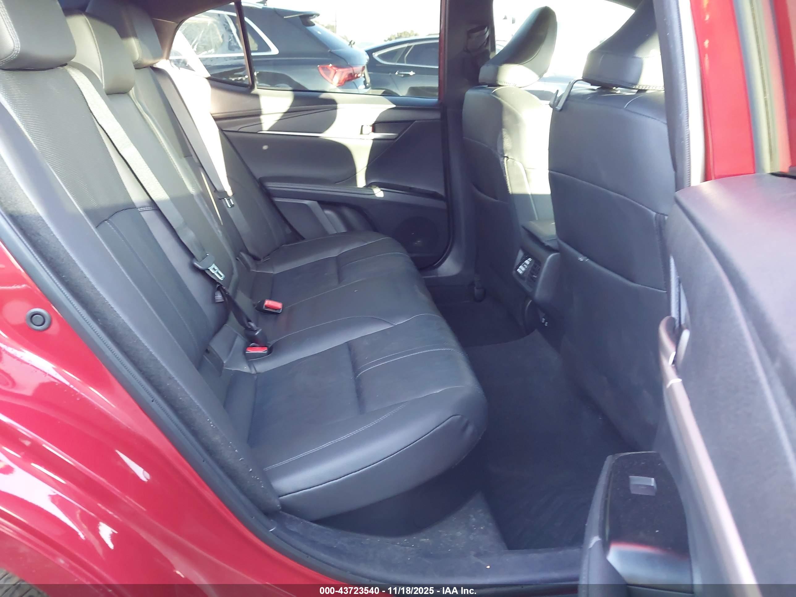 TOYOTA CAMRY image 8