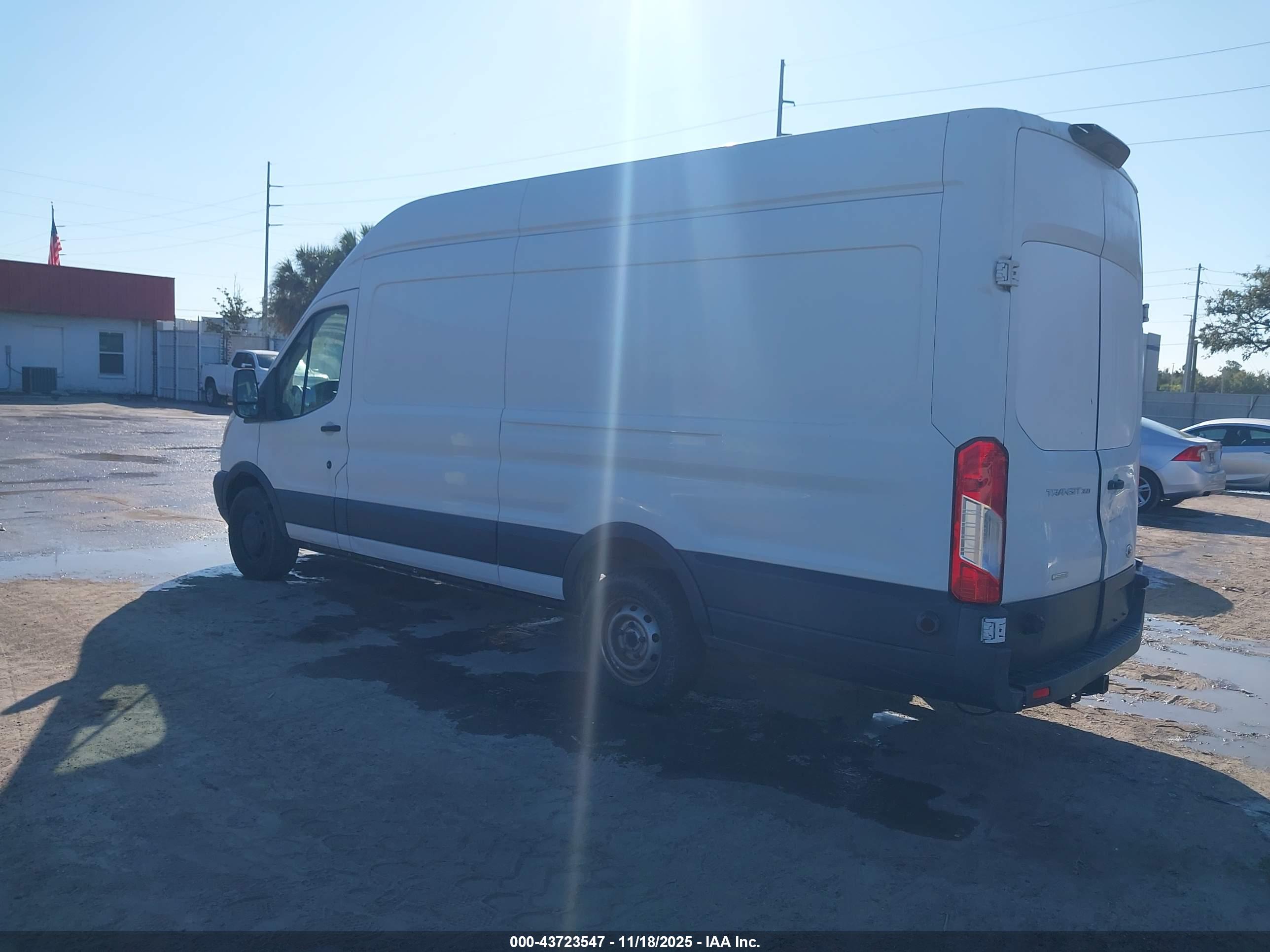 FORD TRANSIT-350 image 3
