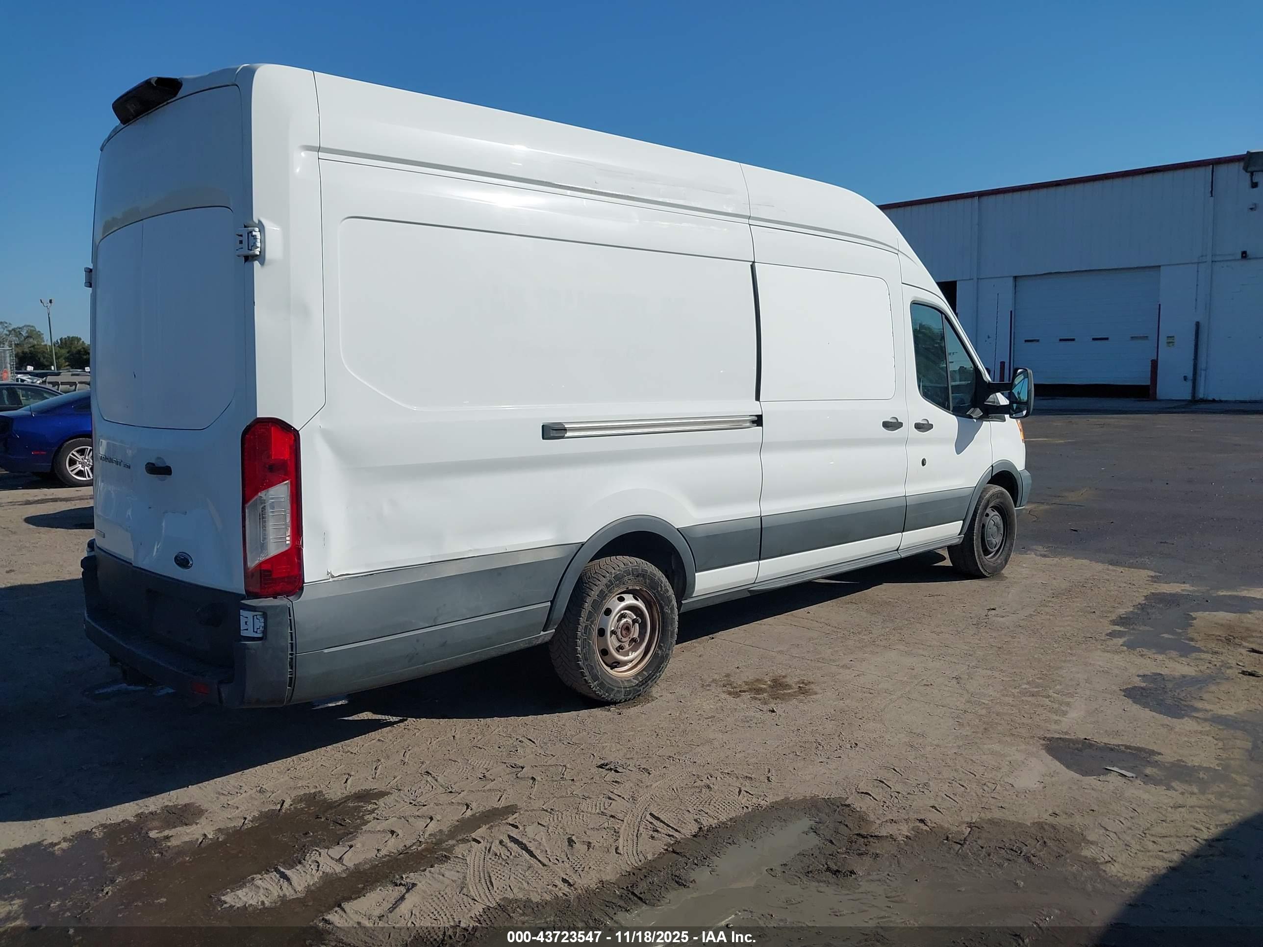FORD TRANSIT-350 image 4