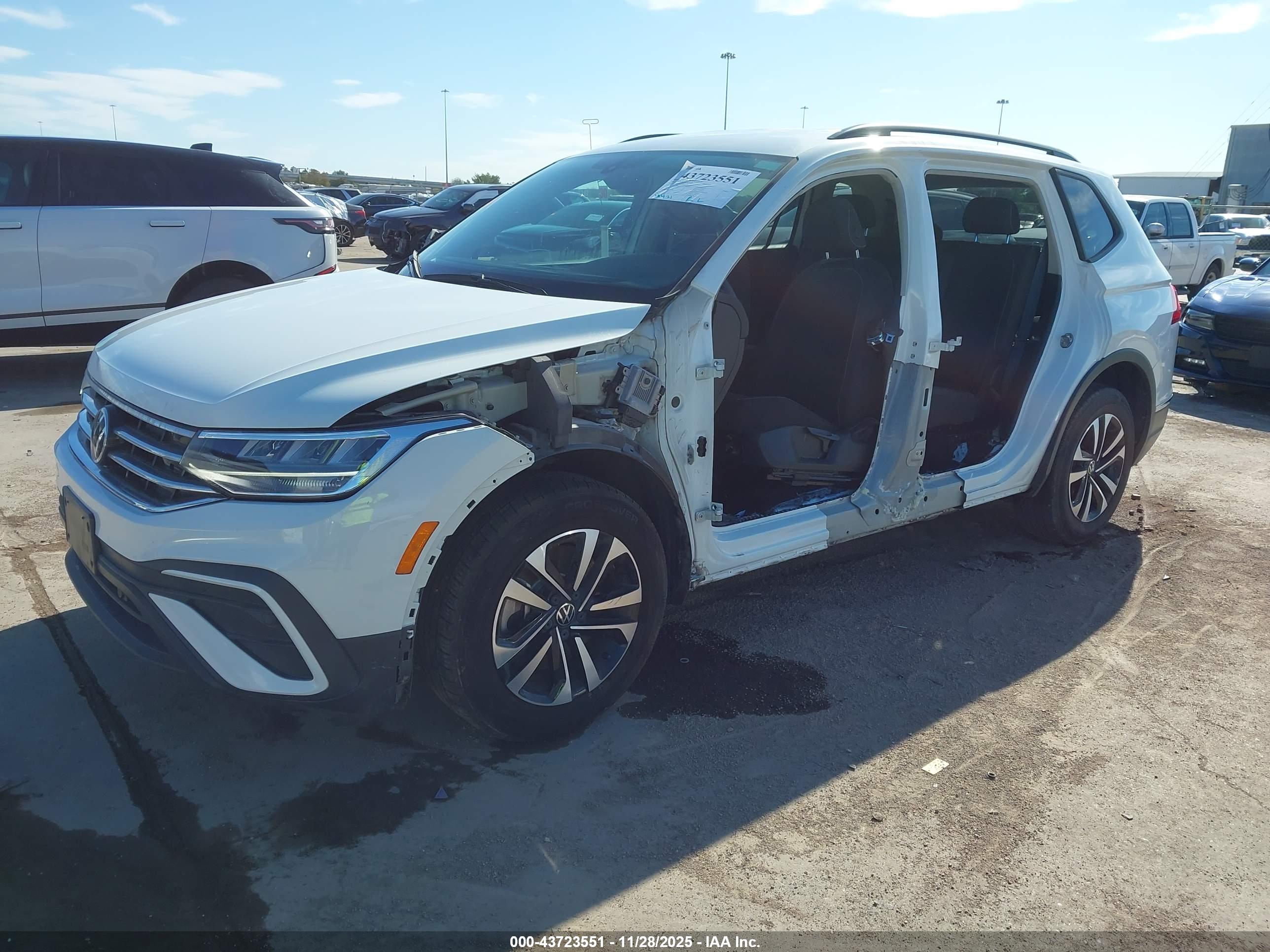 VOLKSWAGEN TIGUAN image 2