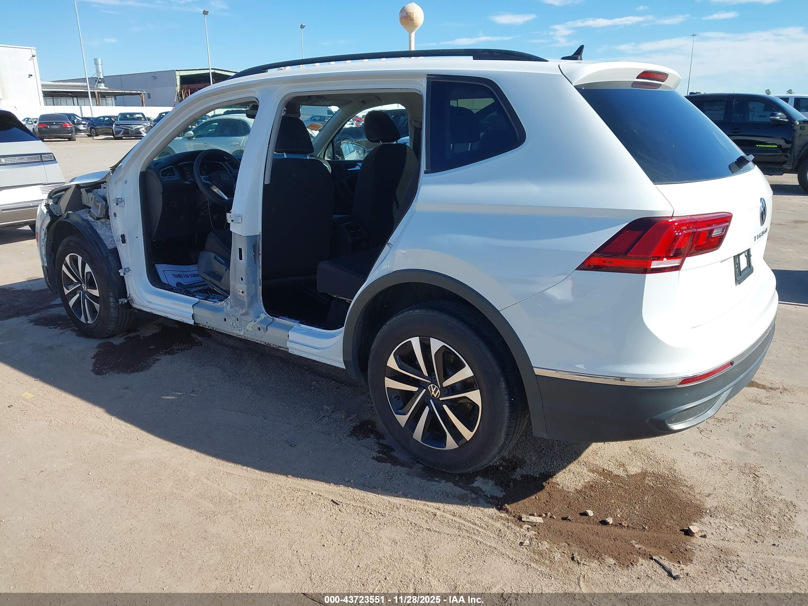 VOLKSWAGEN TIGUAN image 3