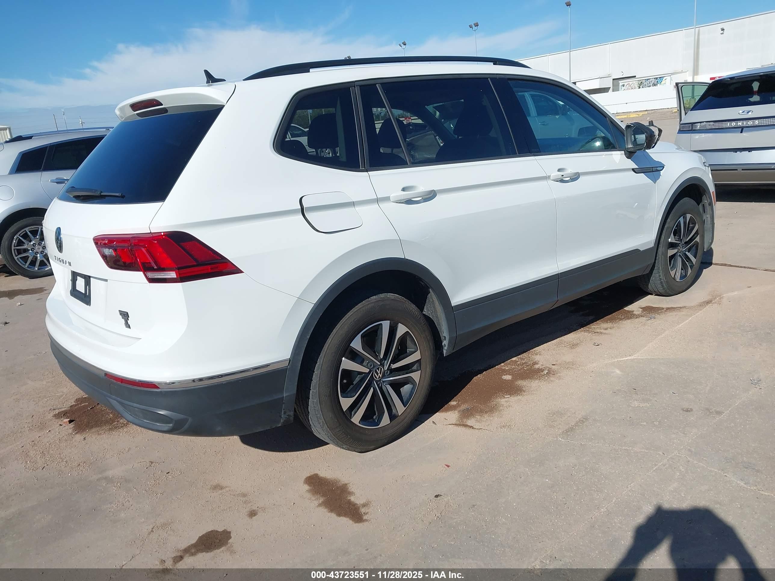 VOLKSWAGEN TIGUAN image 4
