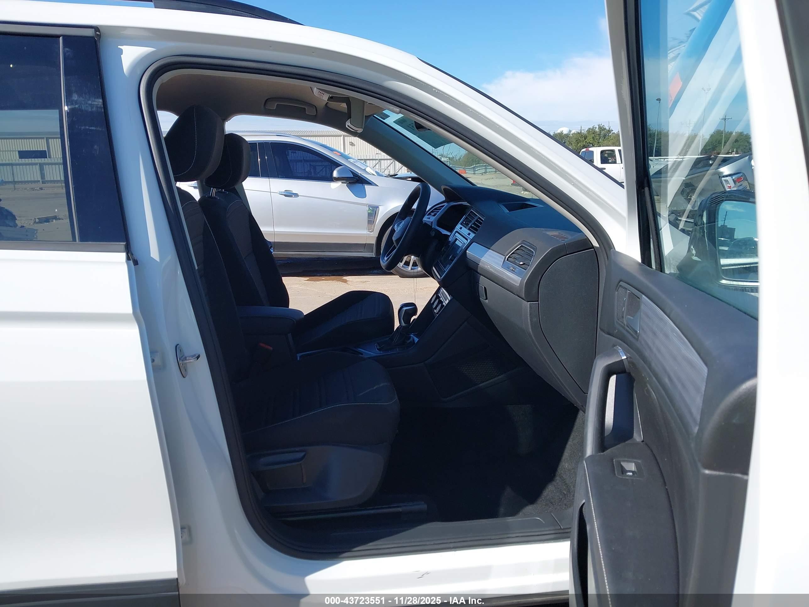 VOLKSWAGEN TIGUAN image 5