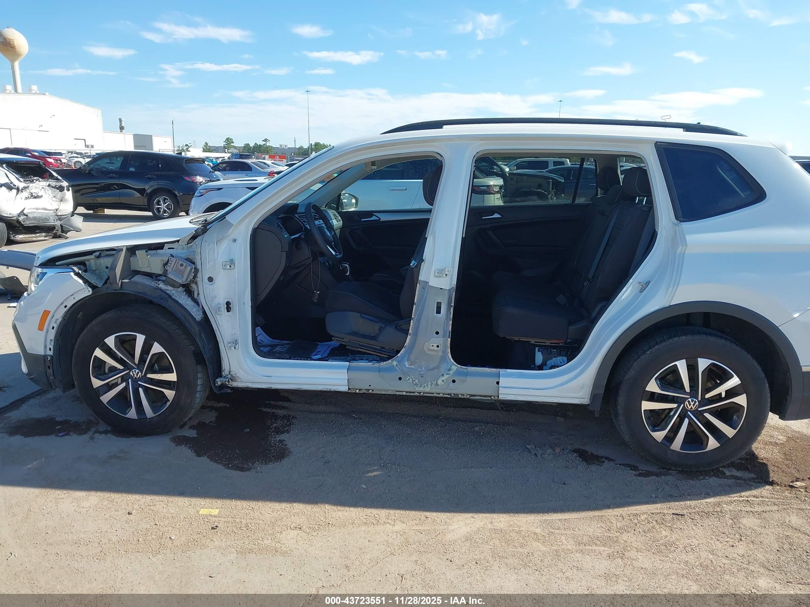VOLKSWAGEN TIGUAN image 6