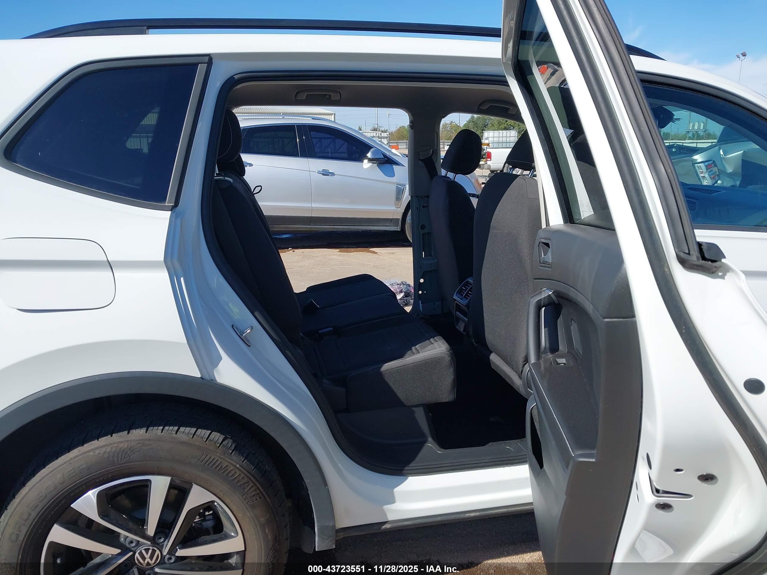 VOLKSWAGEN TIGUAN image 8