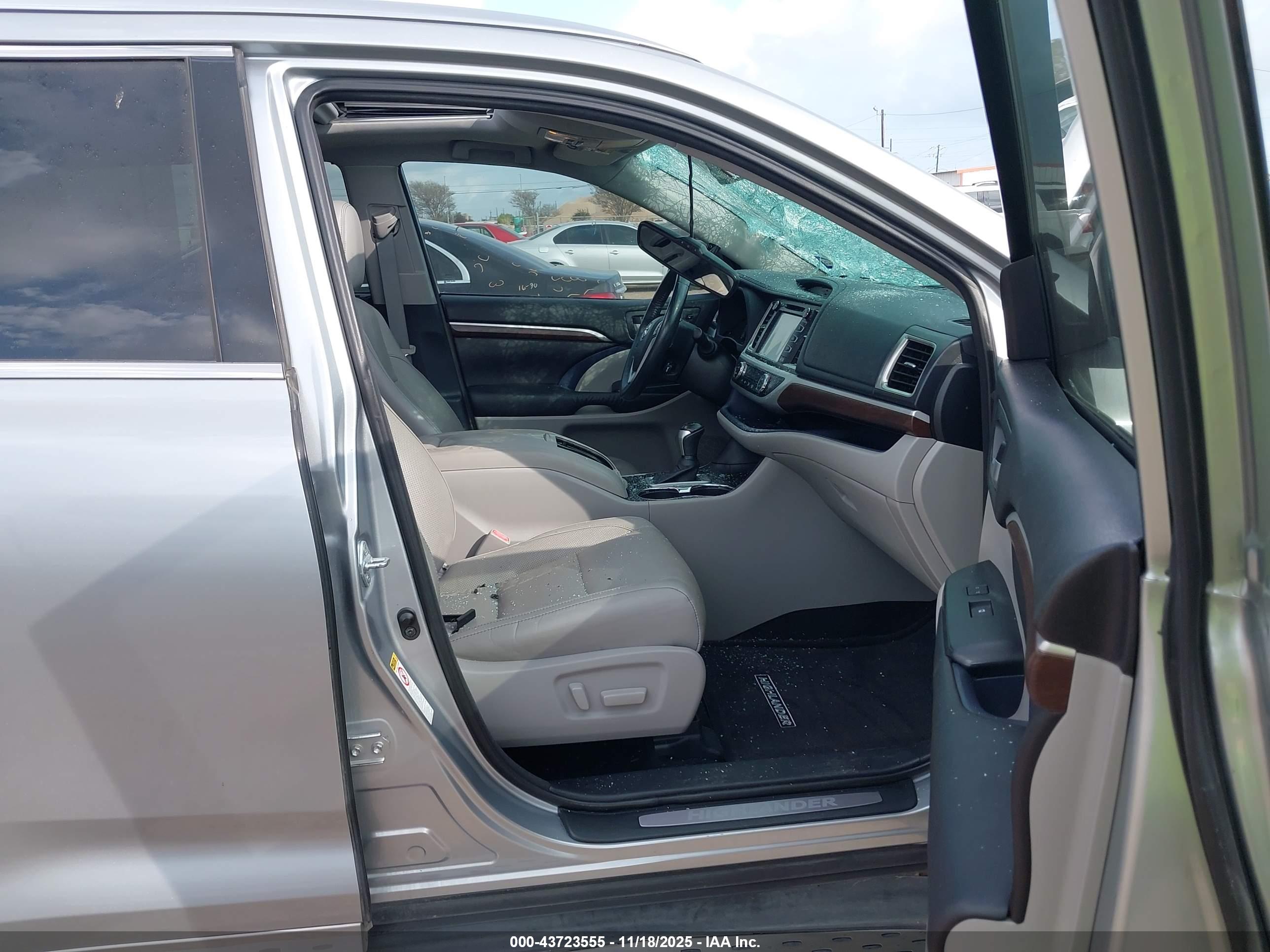 TOYOTA HIGHLANDER image 5