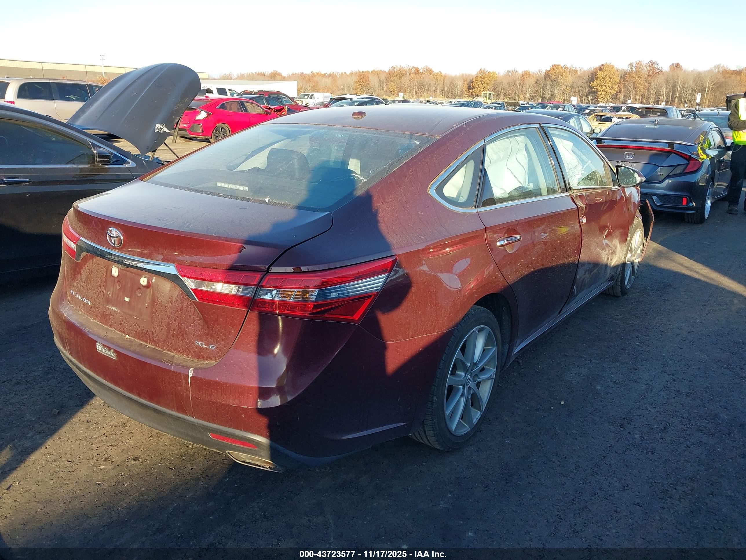 TOYOTA AVALON image 4