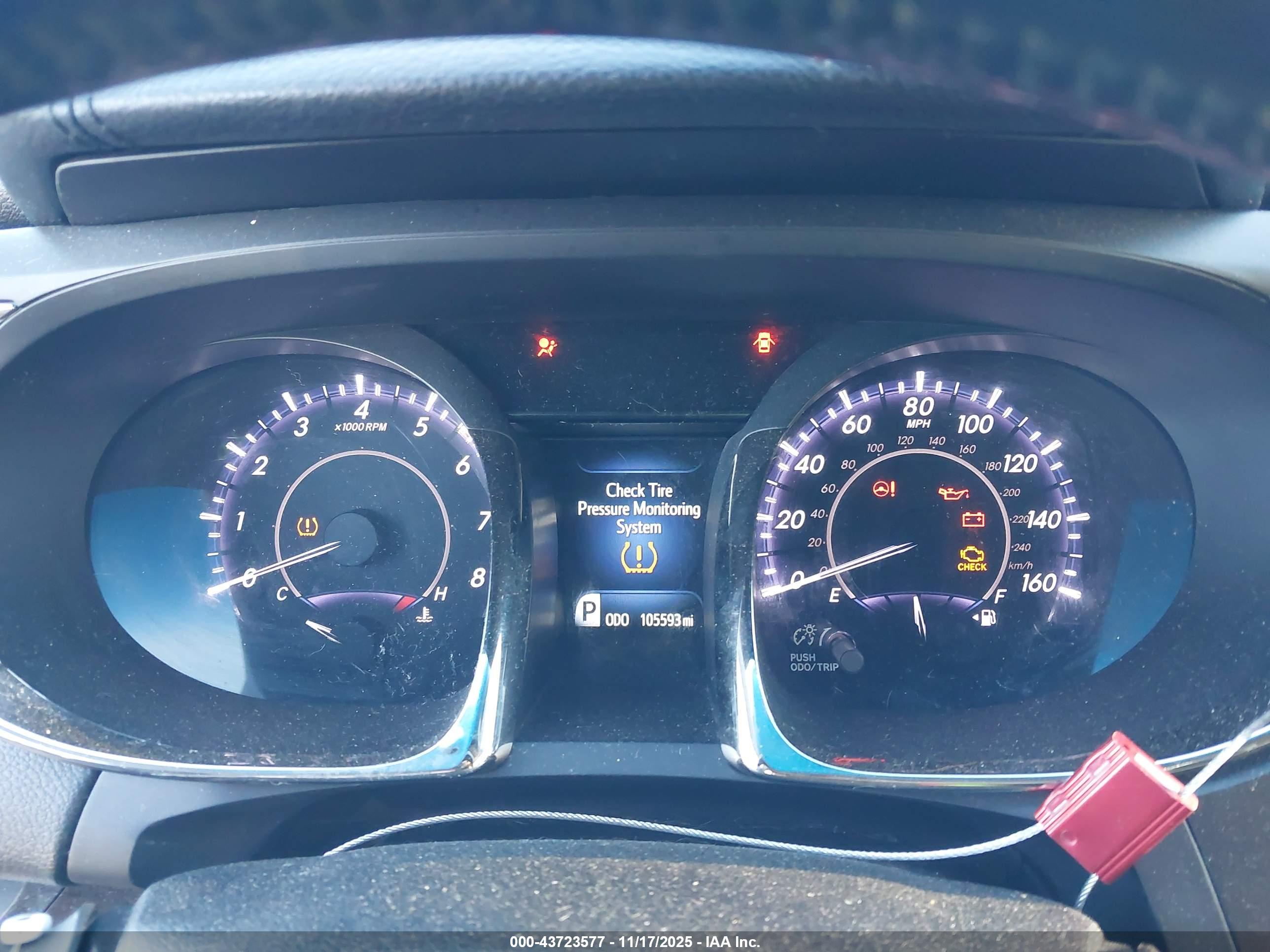 TOYOTA AVALON image 7