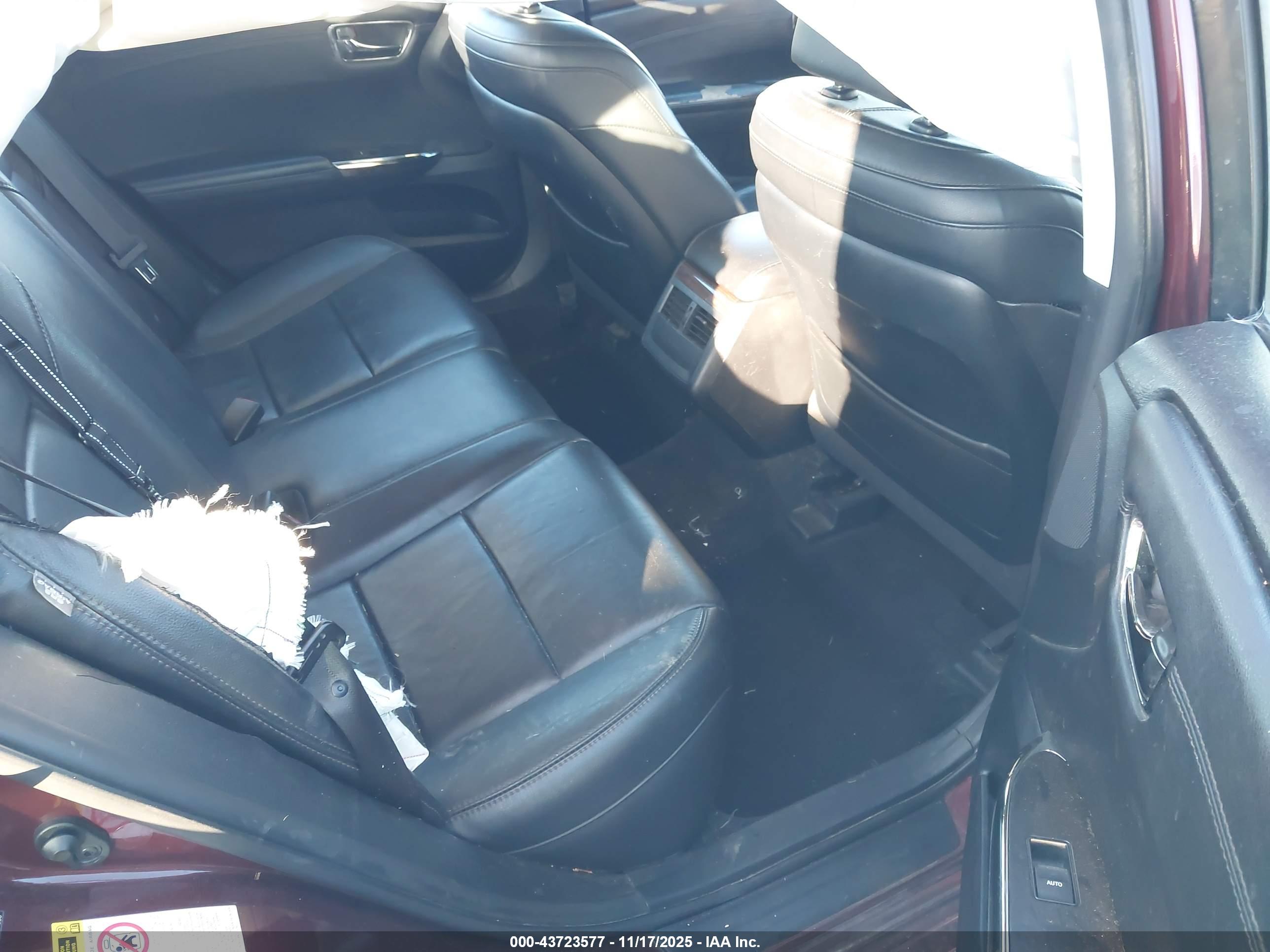TOYOTA AVALON image 8