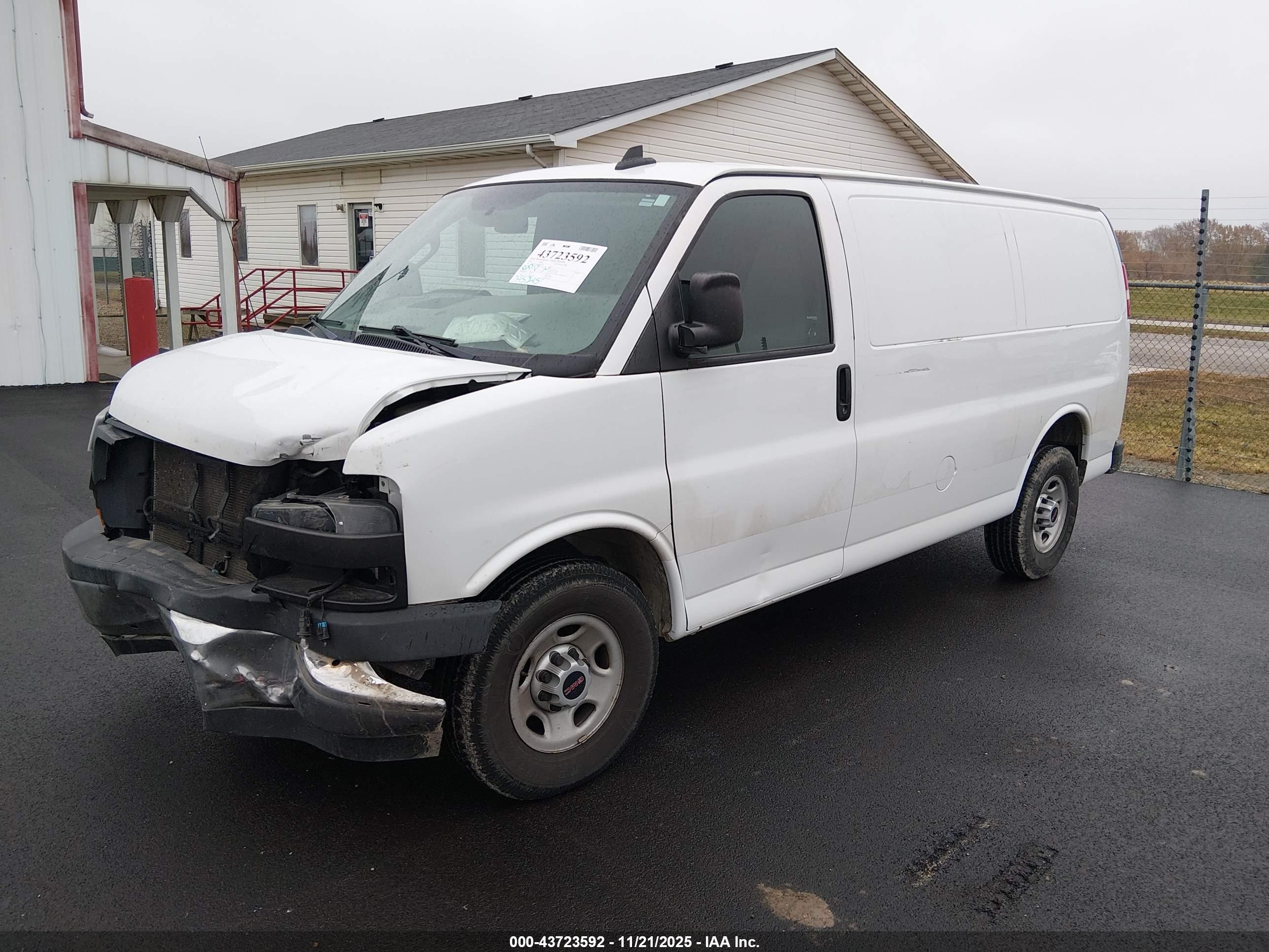 GMC SAVANA image 2