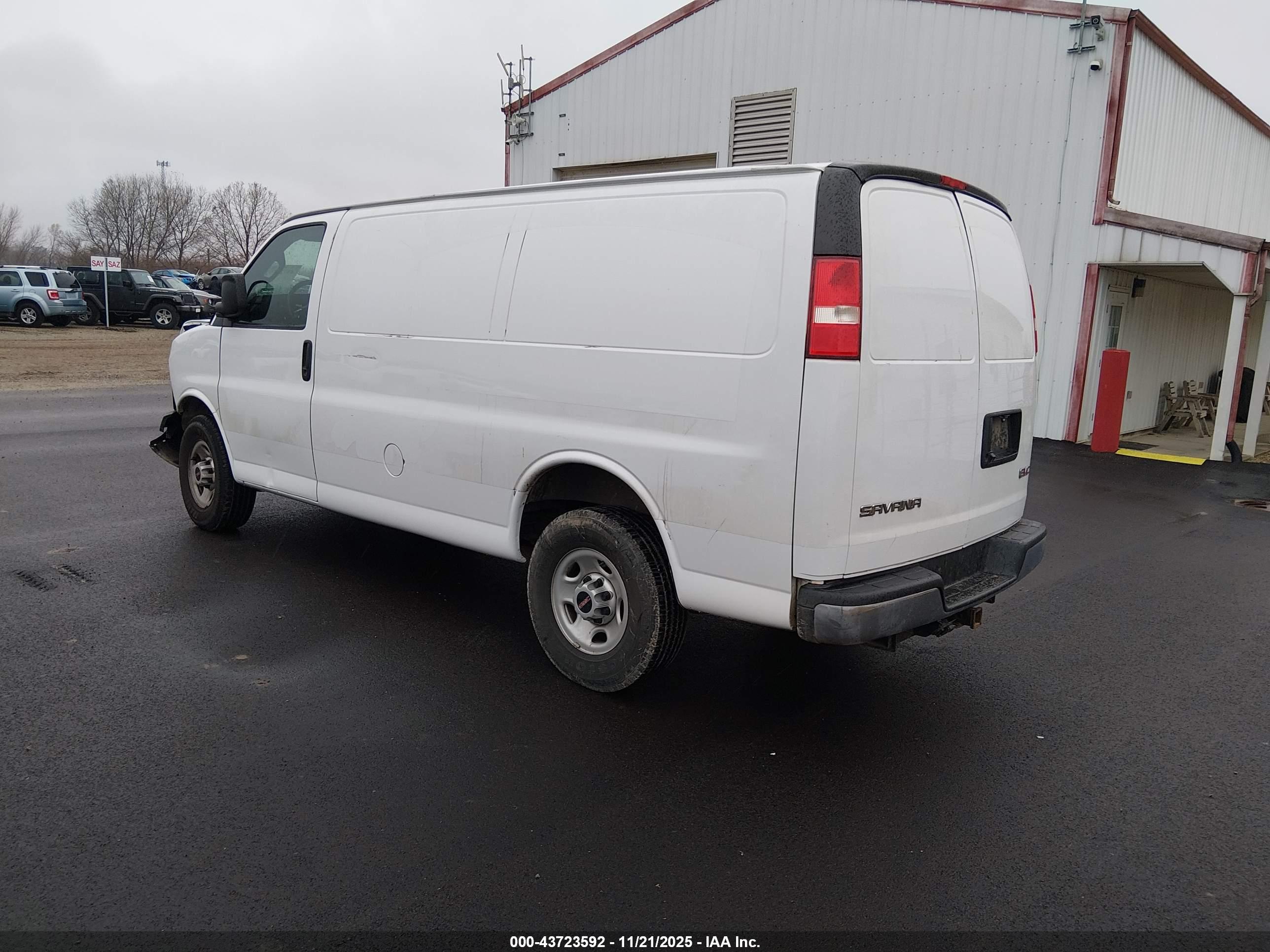 GMC SAVANA image 3