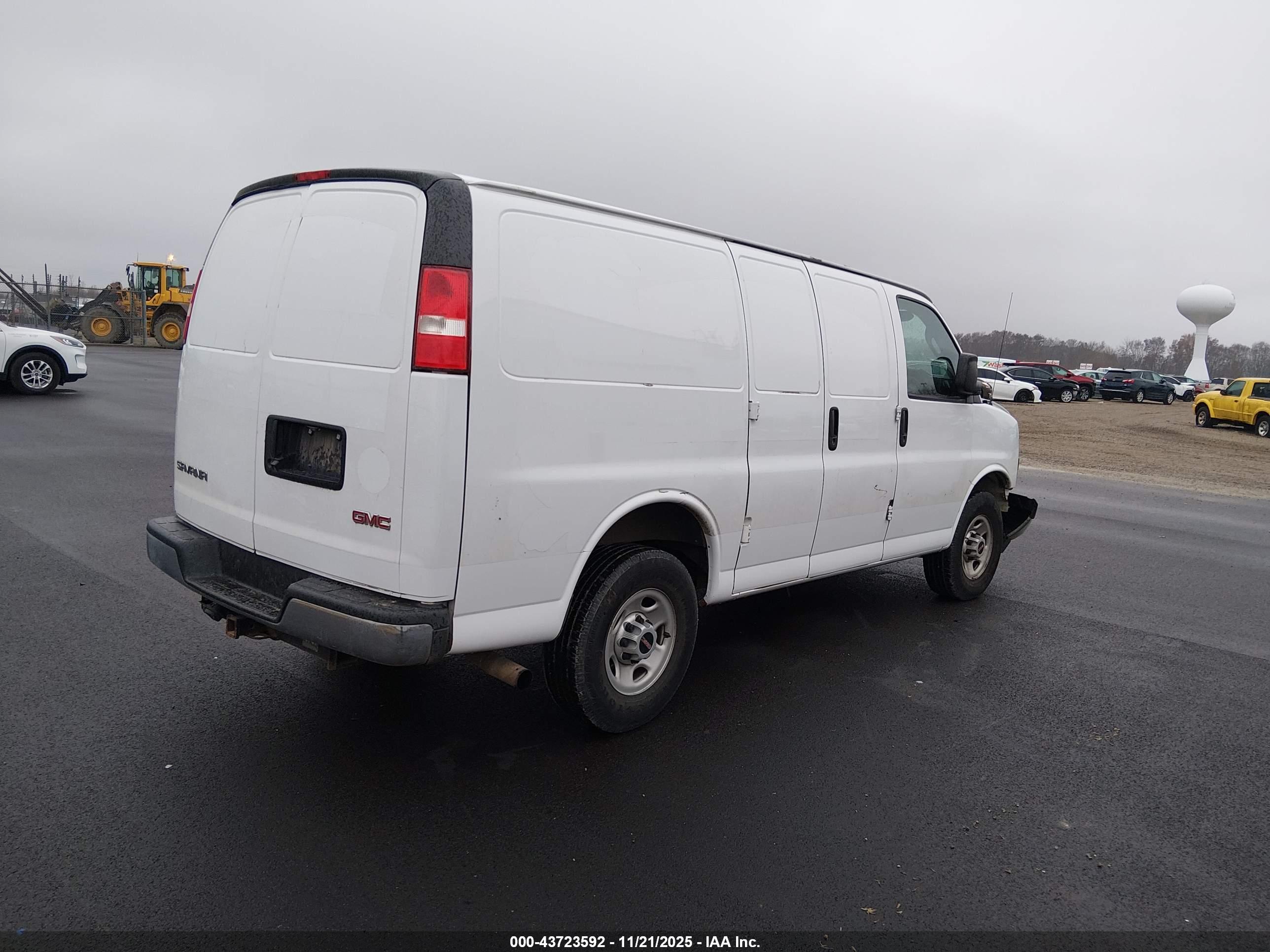GMC SAVANA image 4