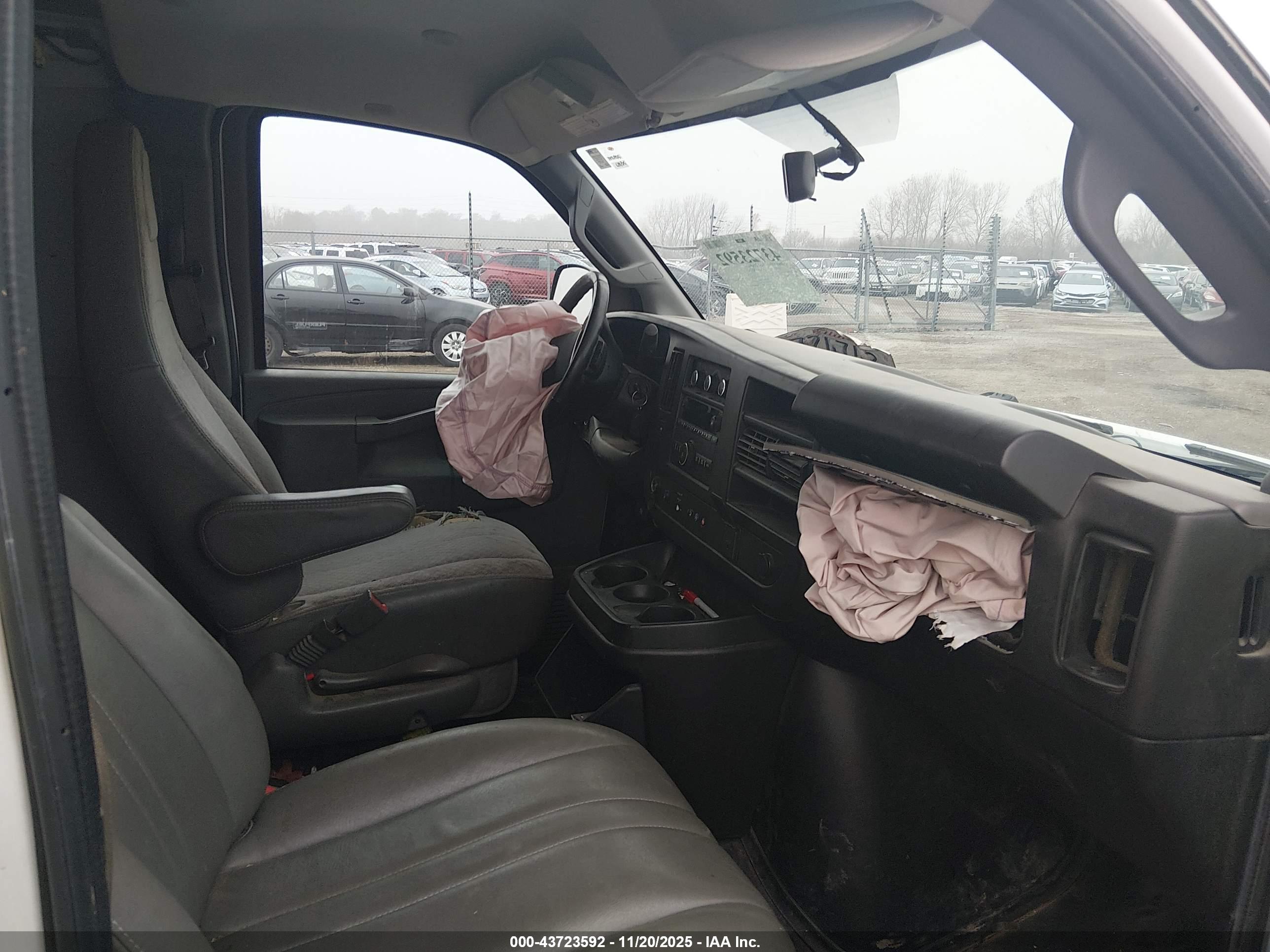 GMC SAVANA image 5