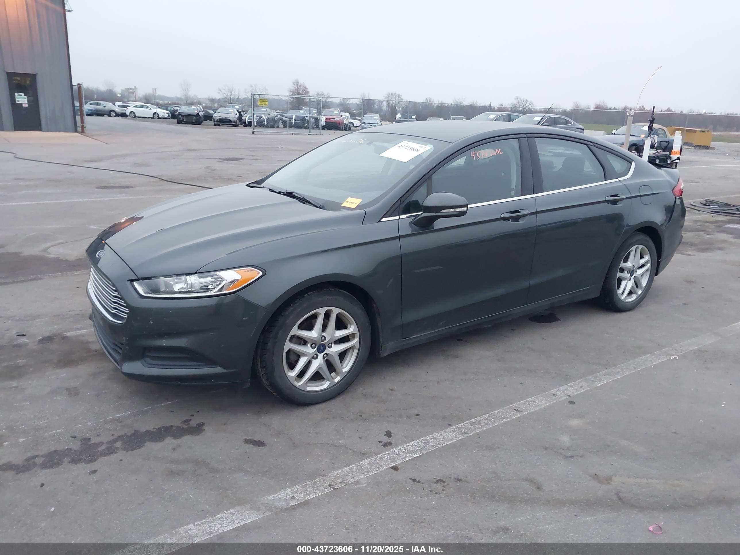FORD FUSION image 2