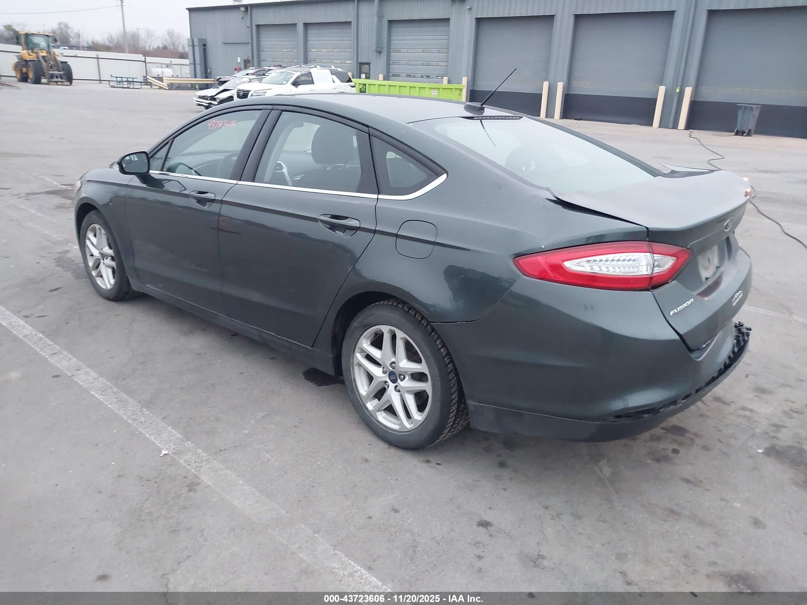 FORD FUSION image 3