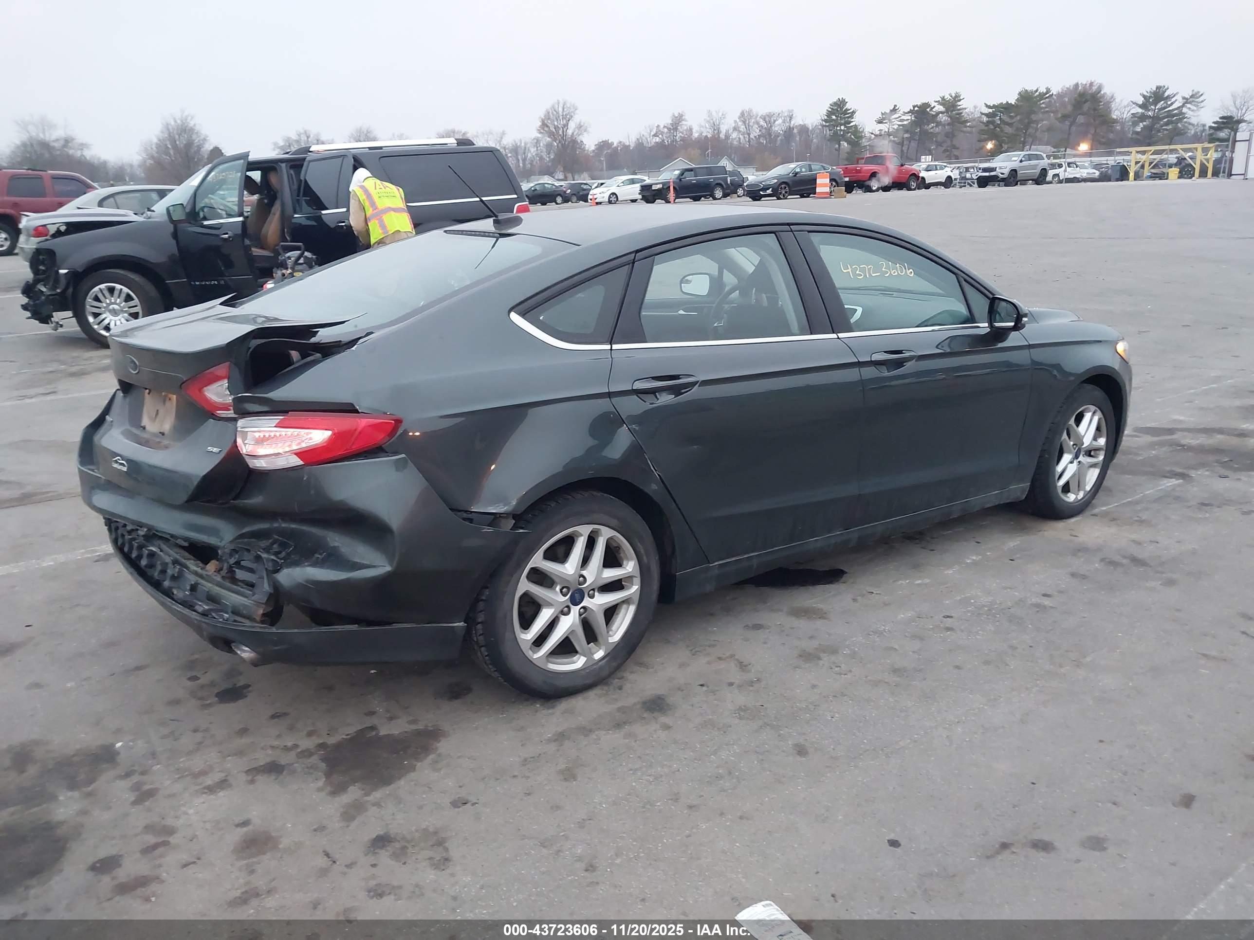 FORD FUSION image 4