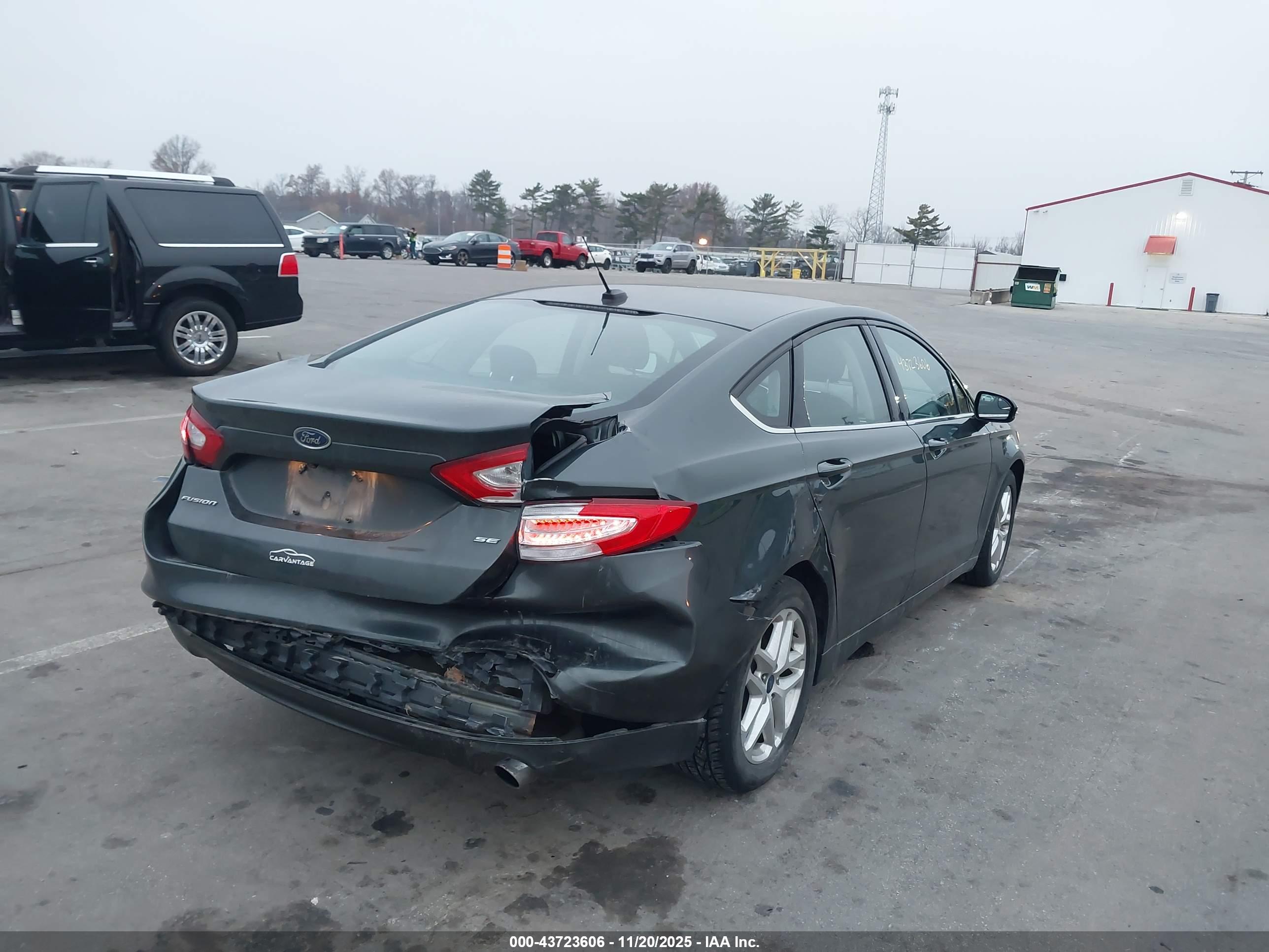 FORD FUSION image 6