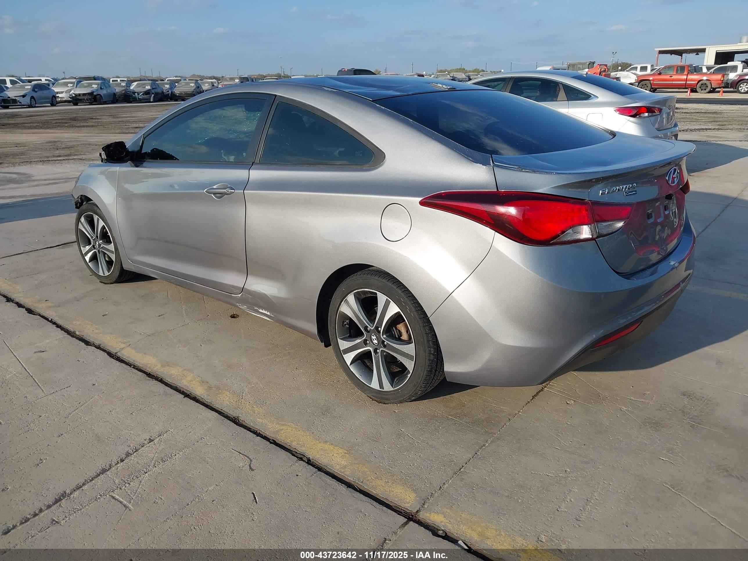 HYUNDAI ELANTRA image 3